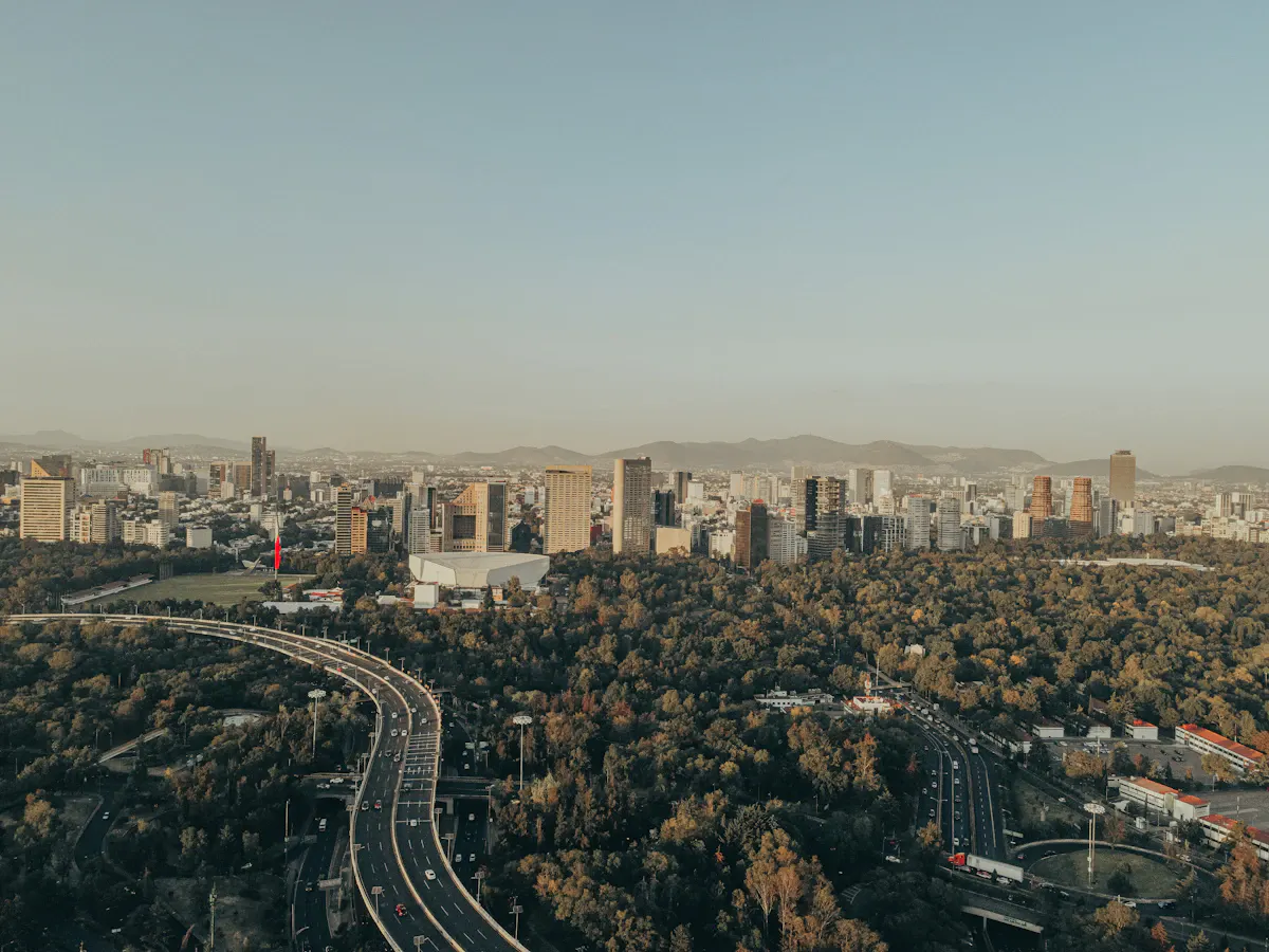 Vista aérea del Estado de México, entidad con amplia disponibilidad de oficinas en renta
