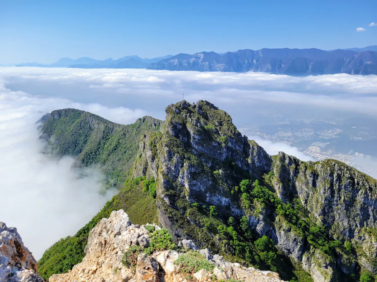 Cerro de la Silla, símbolo de Nuevo León, con la ciudad de Monterrey al fondo