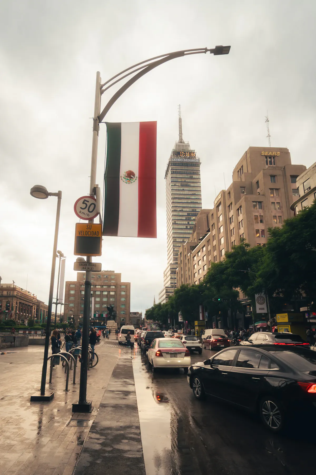 Corredor Insurgentes en Ciudad de México, eje corporativo con alta oferta de oficinas en renta