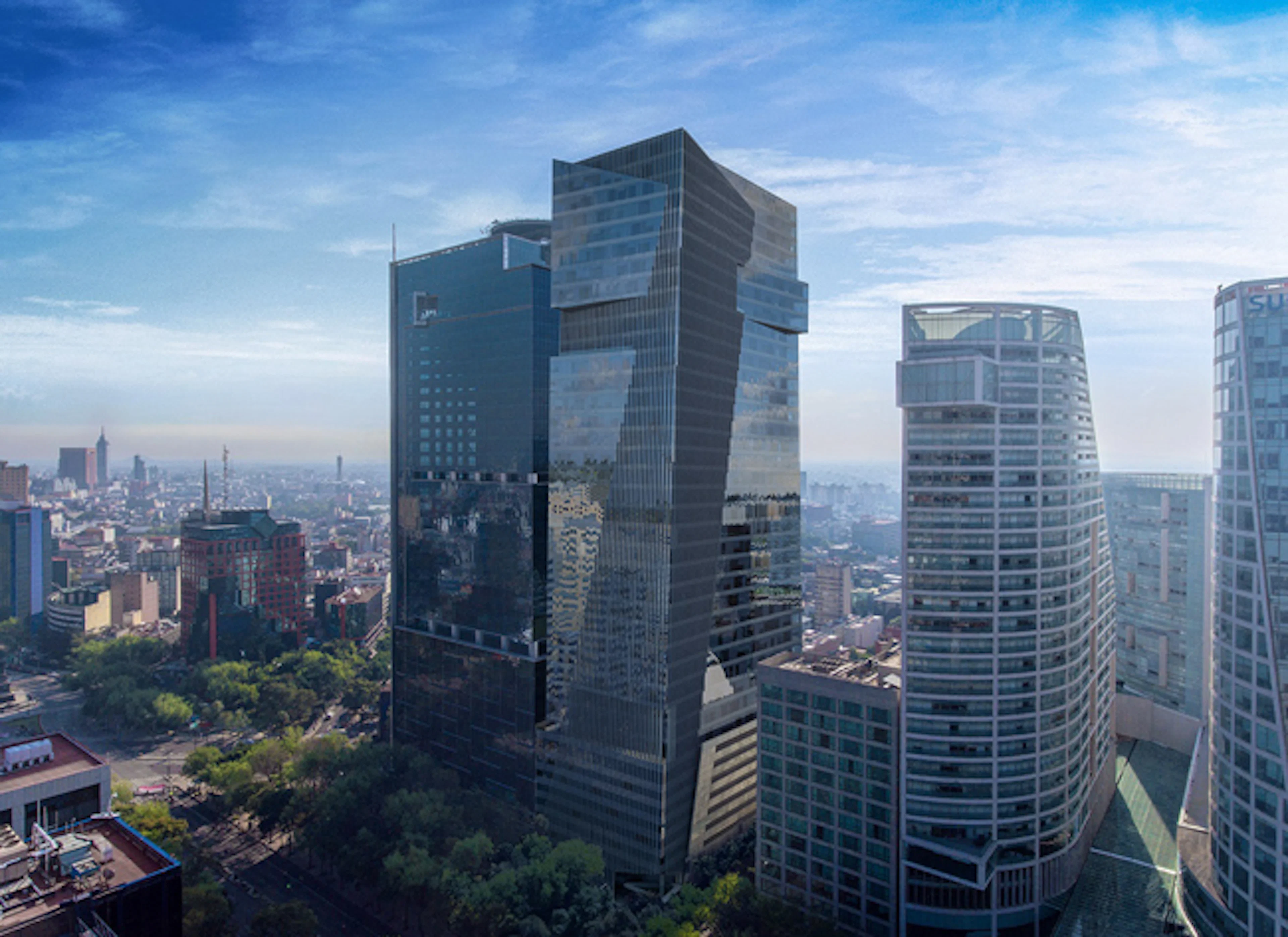 Más de 40 años desarrollando espacios que transforman la Ciudad de México background