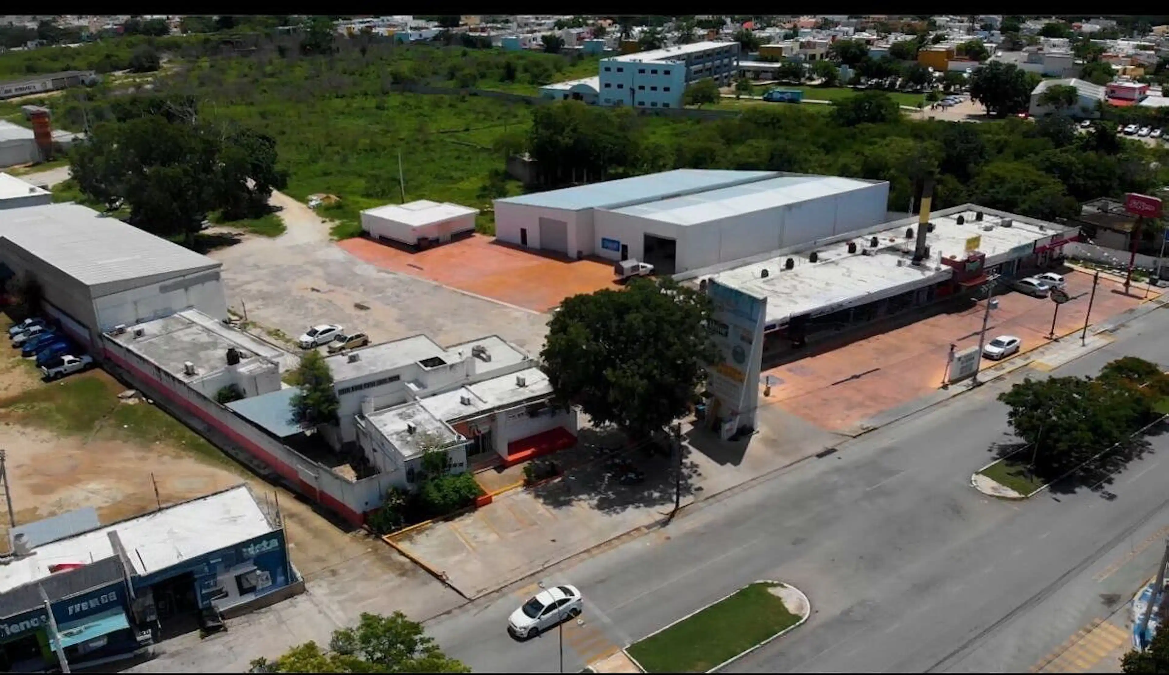 Bodega con Acceso en Avenida Principal