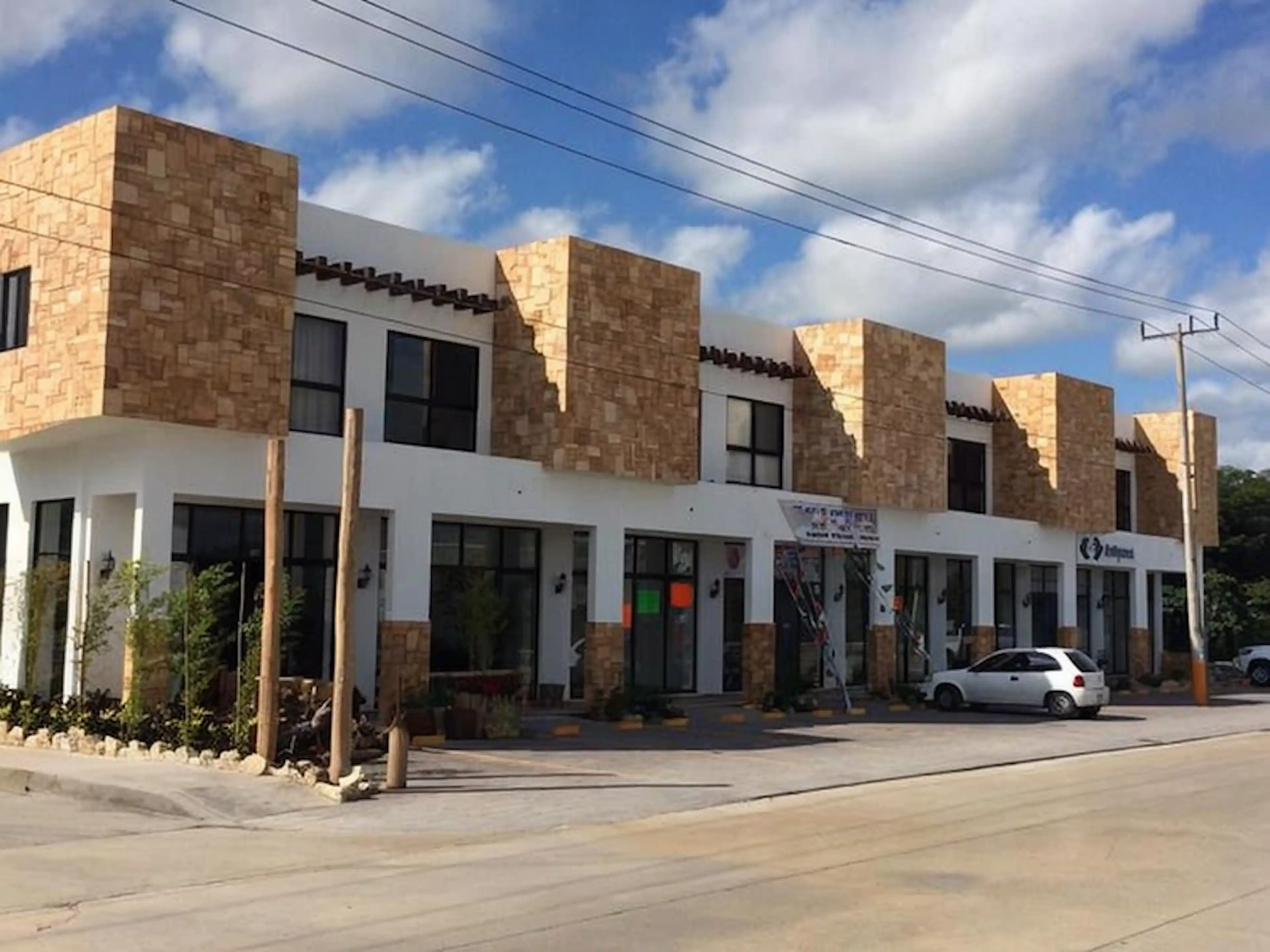 Local Comercial Sobre Av Constituyentes P2443