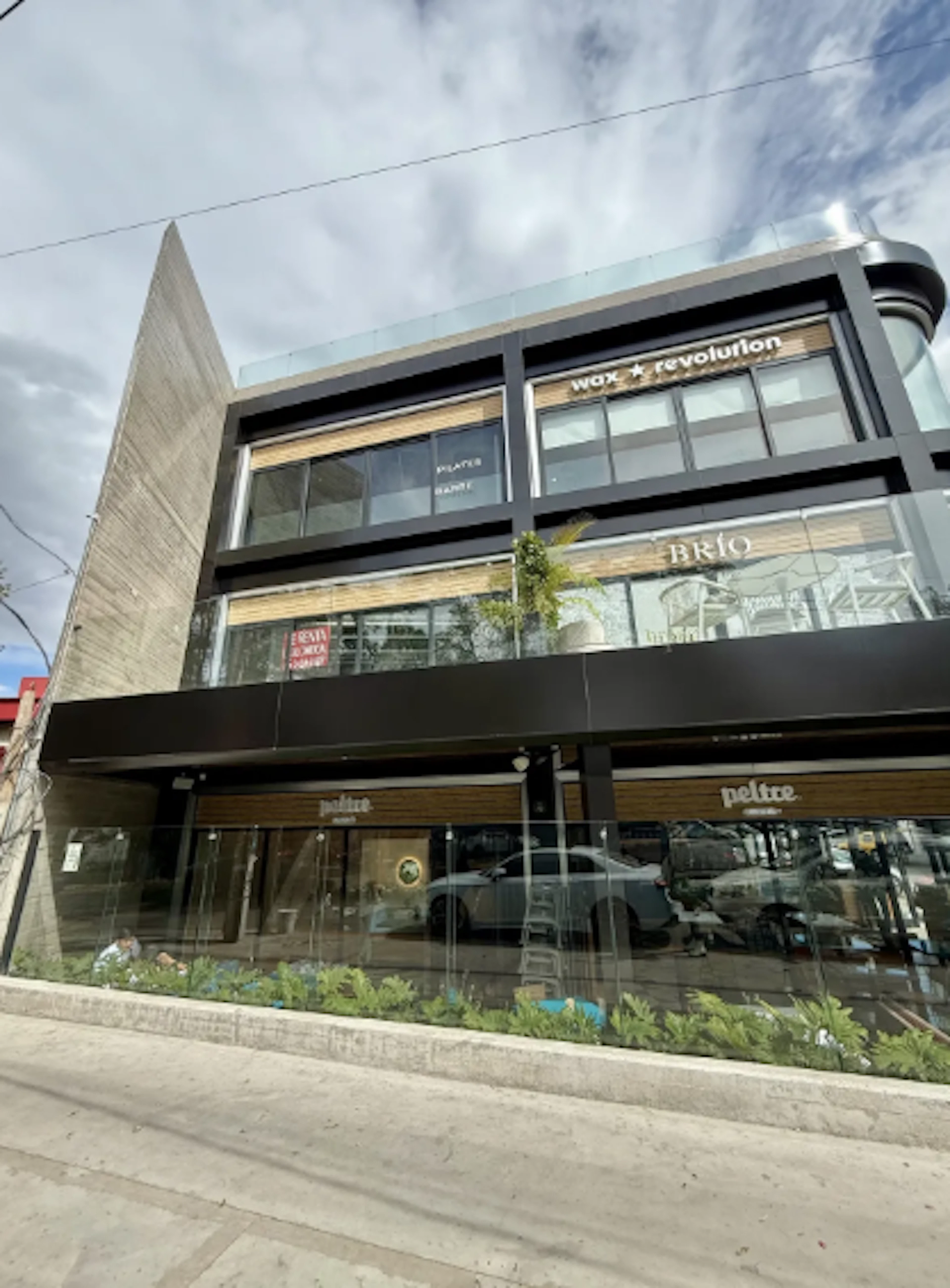 Local Comercial Spot2