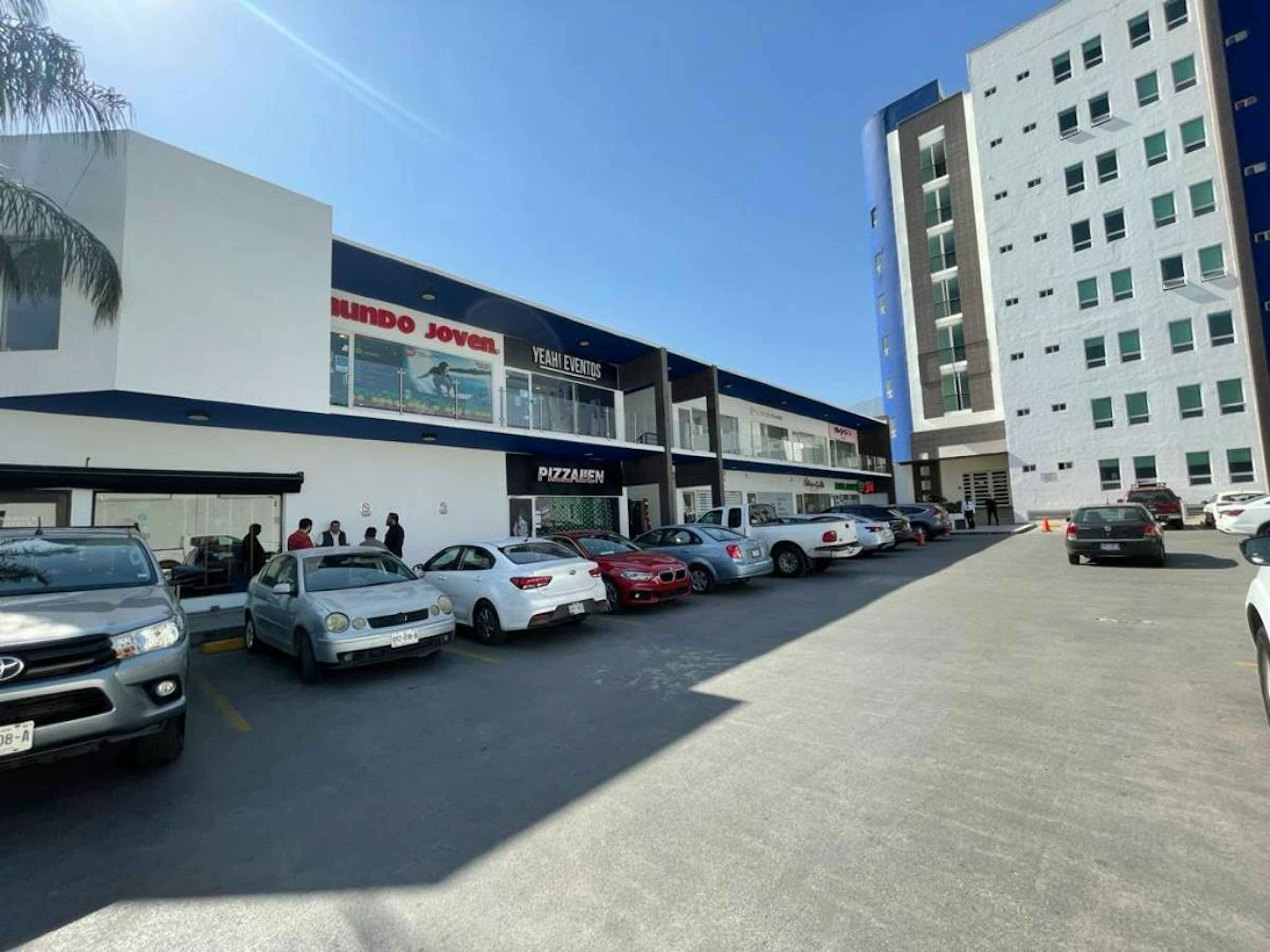 Av. Eugenio Garza Sada 300