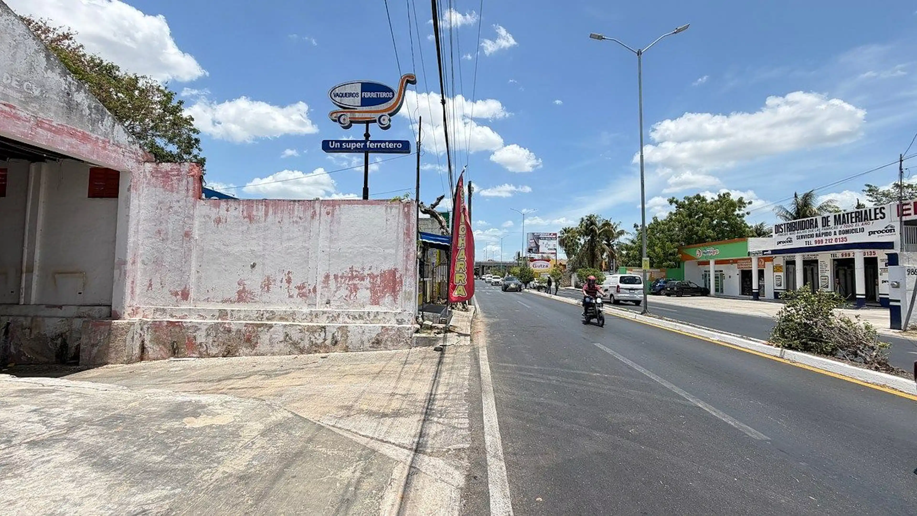 Bodega Sobre Avenida Principal y cercana a Periferico!!!