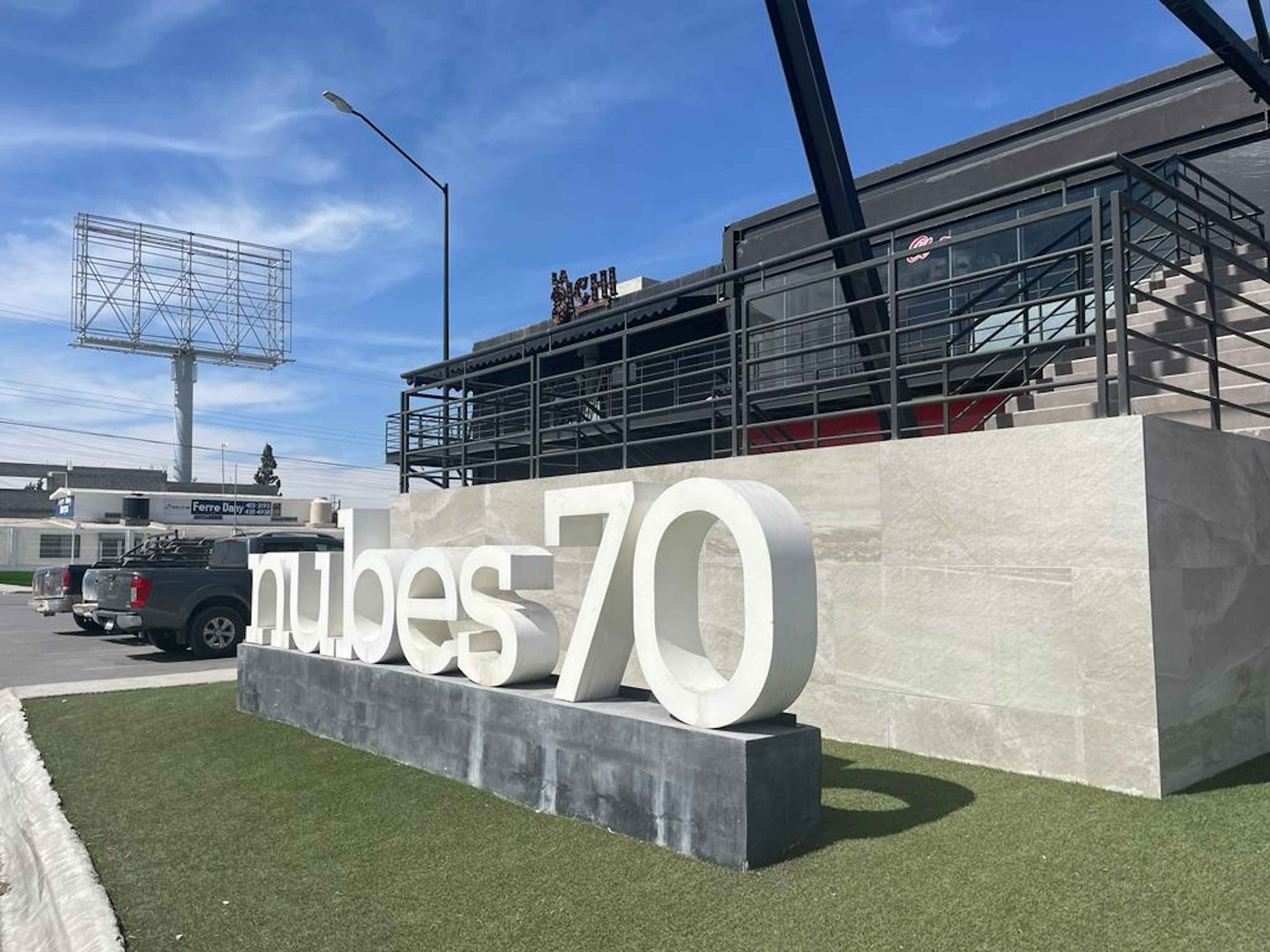 Boulevard Jesús Valdez Sánchez 3671