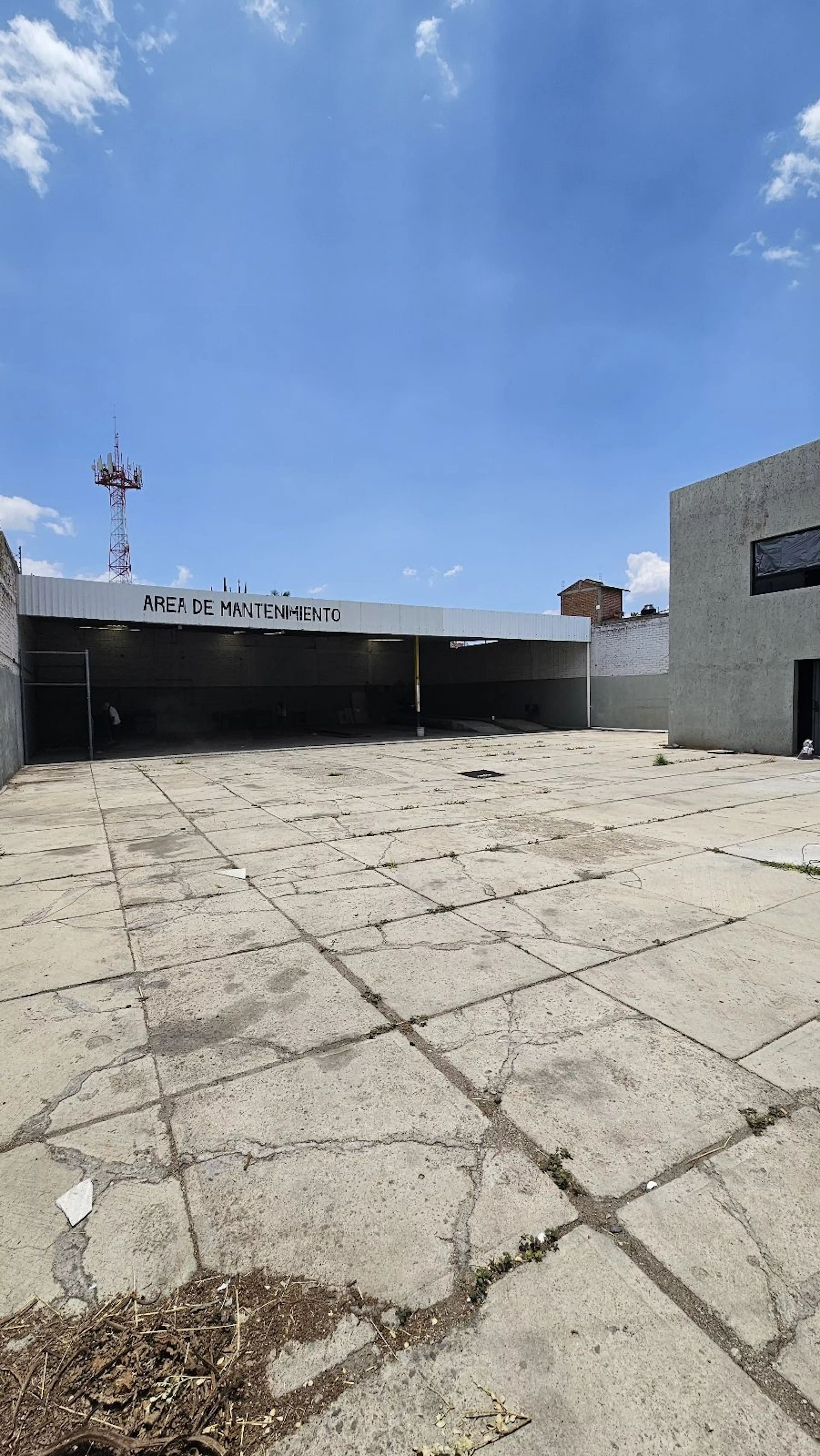 Terreno/taller en renta Valle de León
