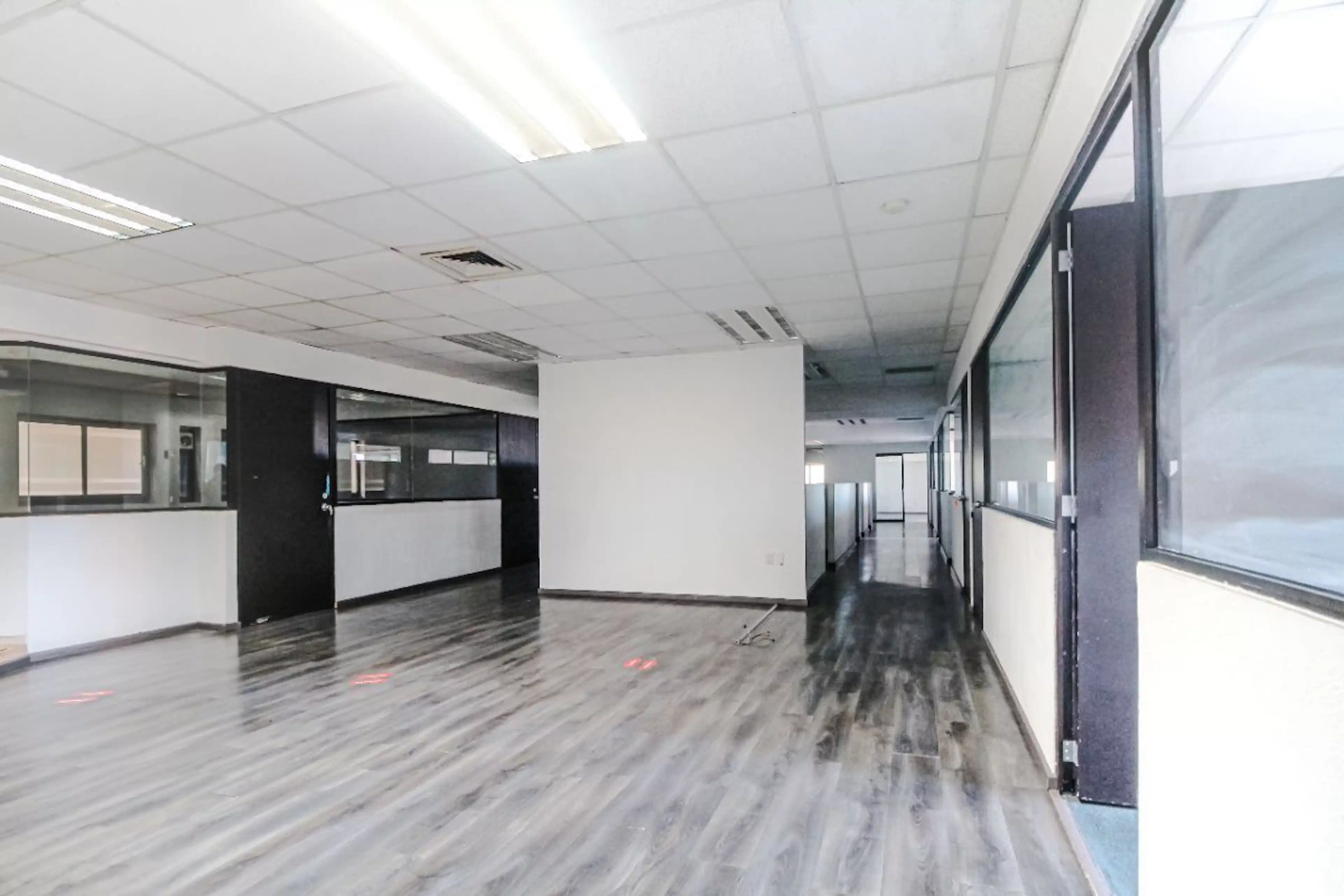 RENTA DE OFICINA EN PEDRO MORENO