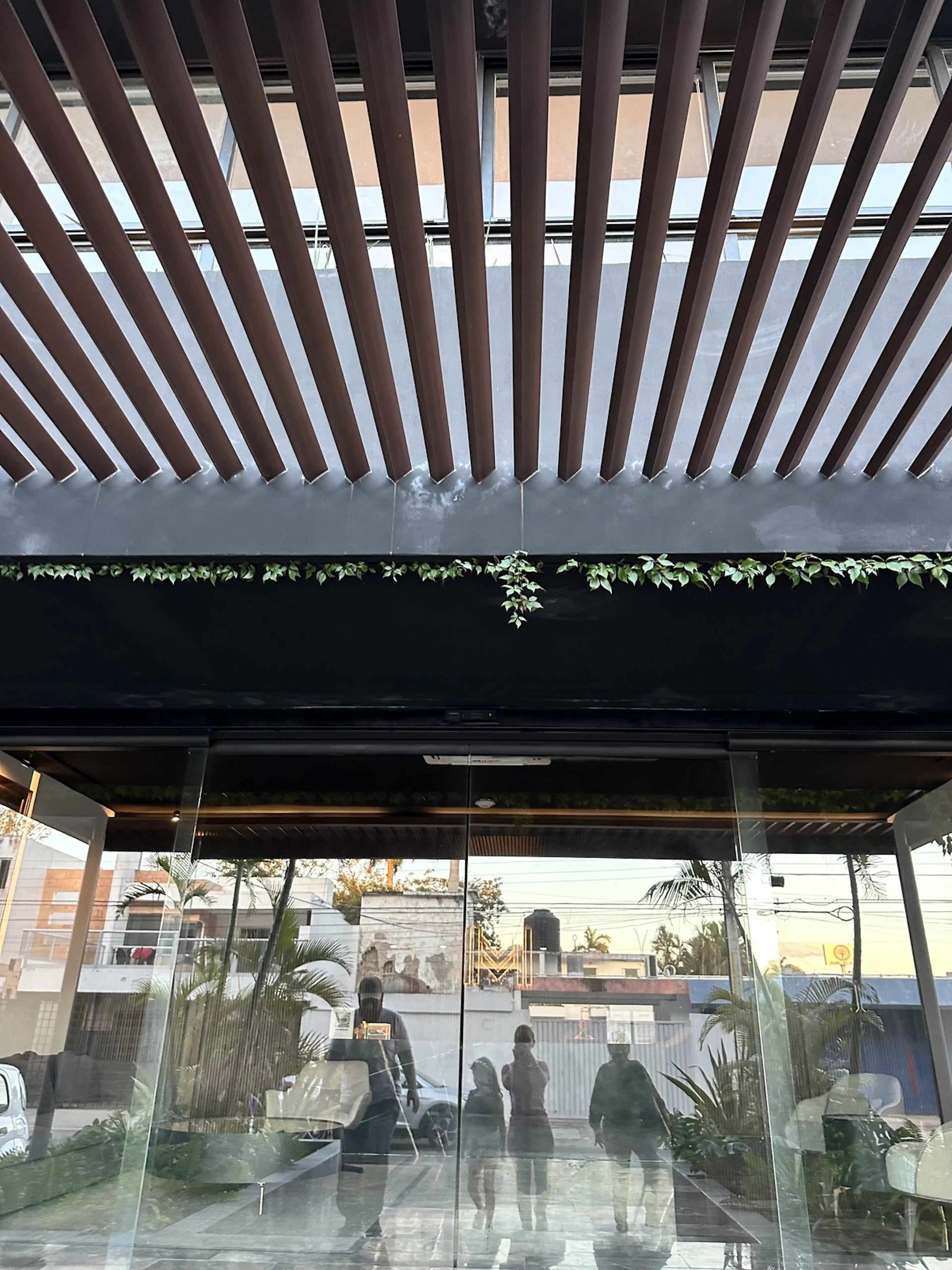 Renta de oficina o consultorio dentro de edificio METRO