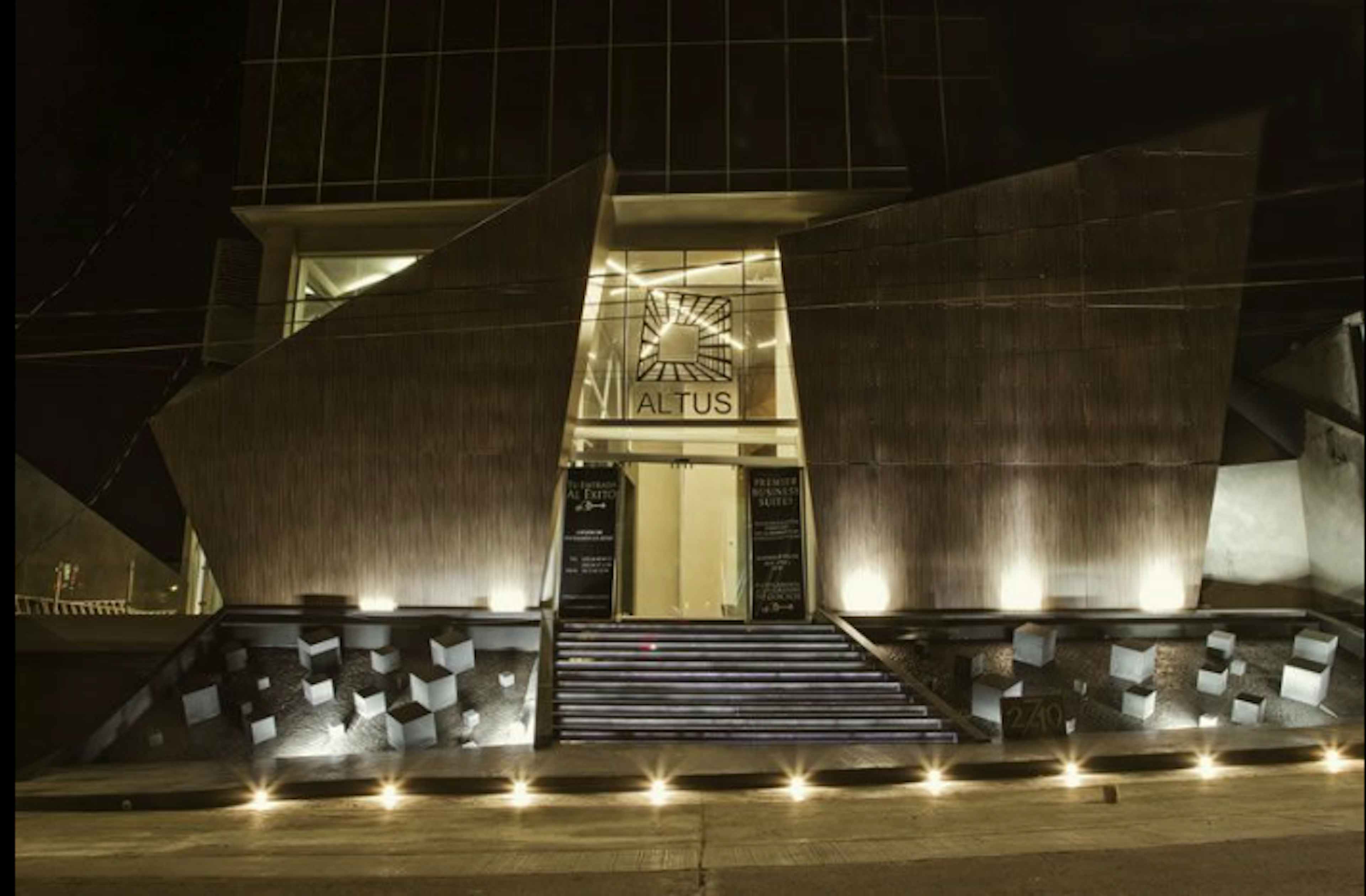 Av Pablo Neruda 2710