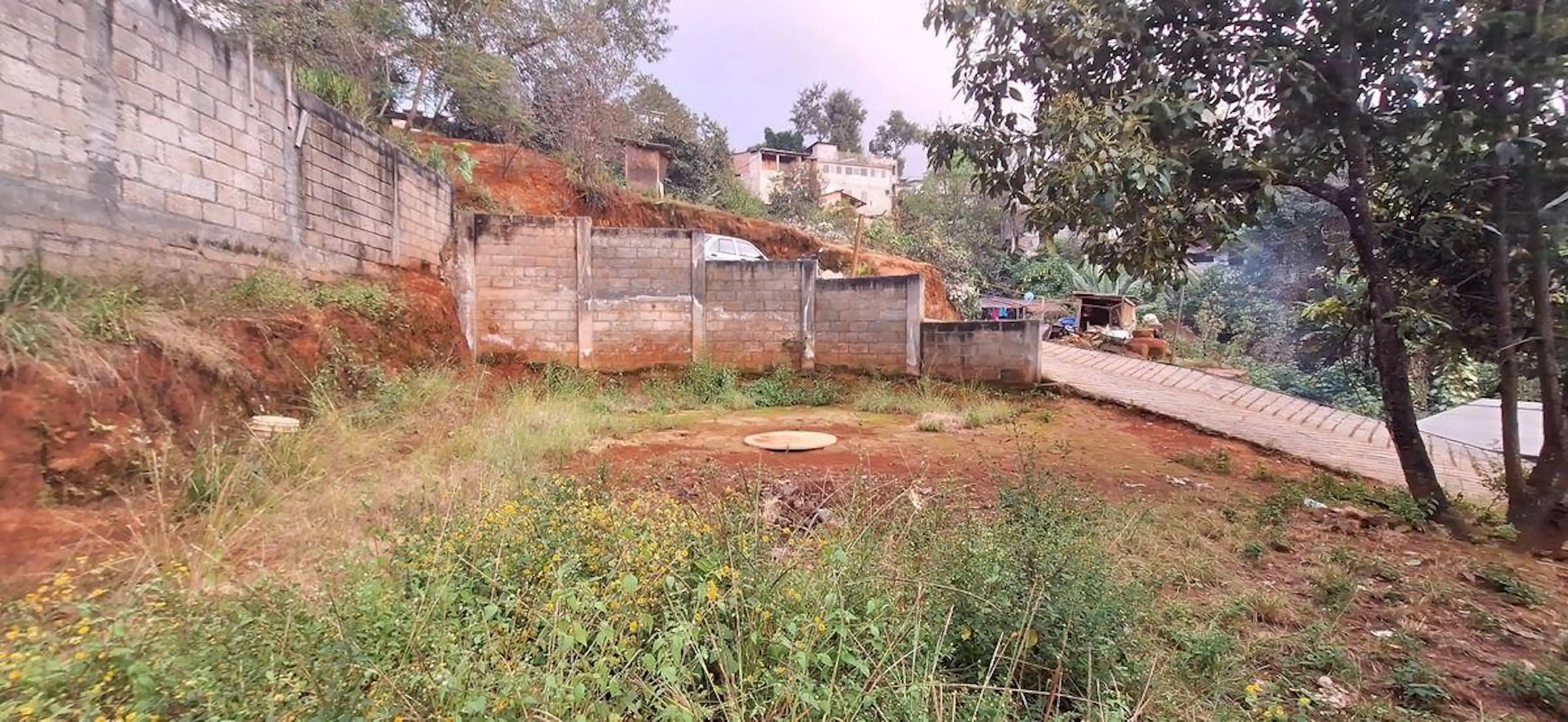 Terreno con obra negra a 10 min de Avándaro