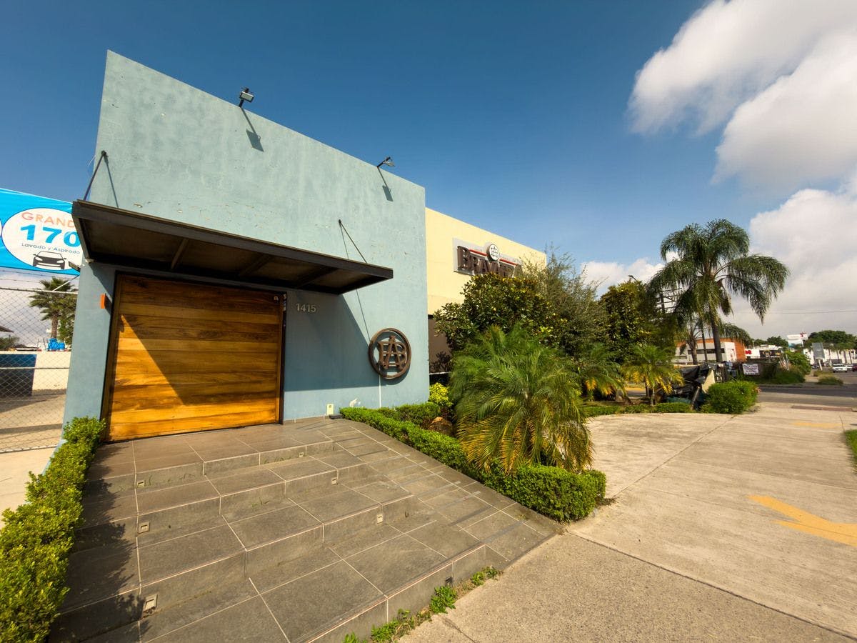 Local Comercial Spot2