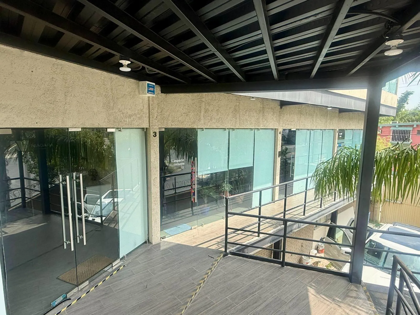 Local Comercial Spot2