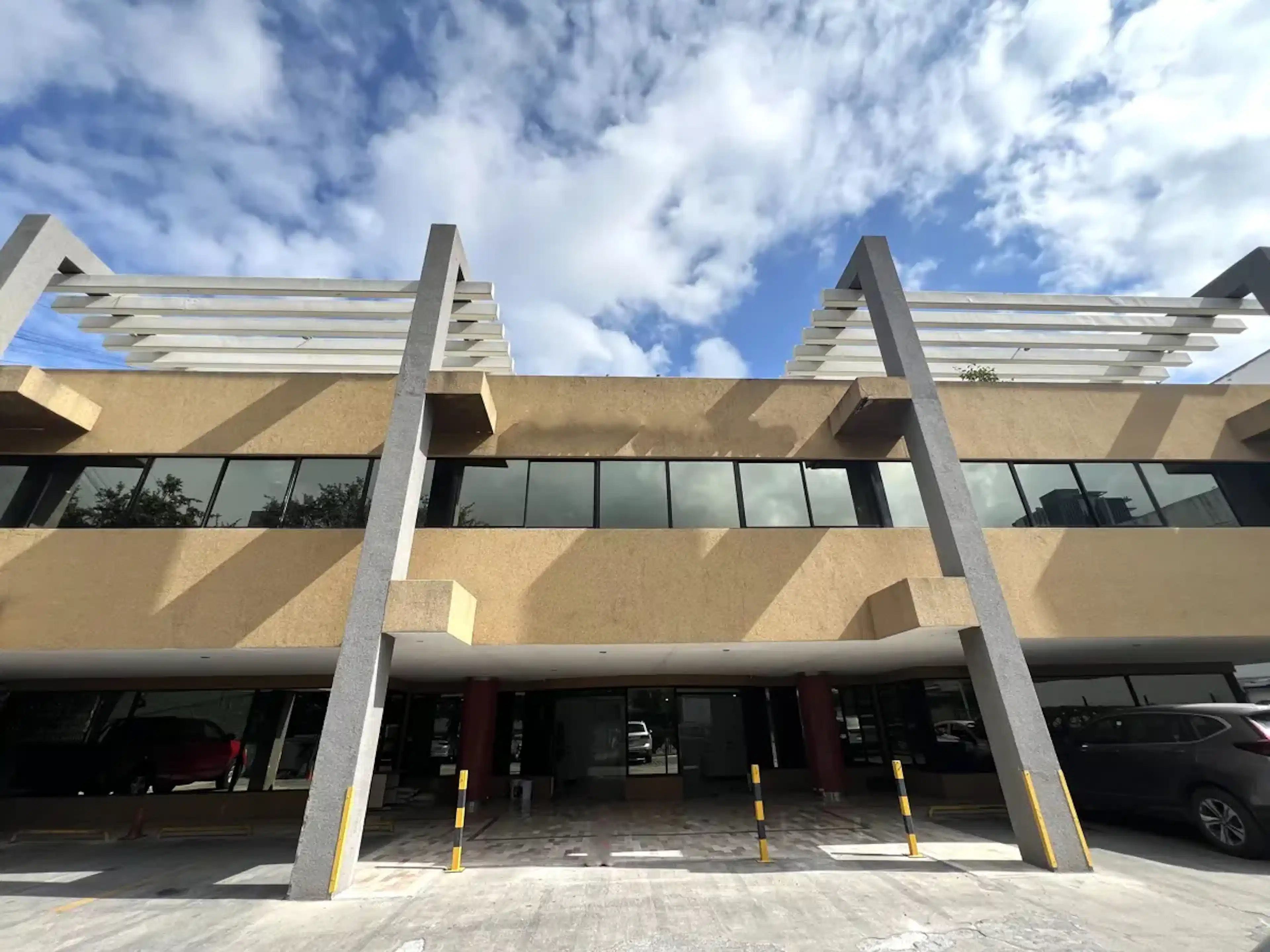 Edificio Valle Real. Ofic 18-19. Nivel 1. Callejón De Los Ayala 101. Los Callejones Zona San Pedro G *
