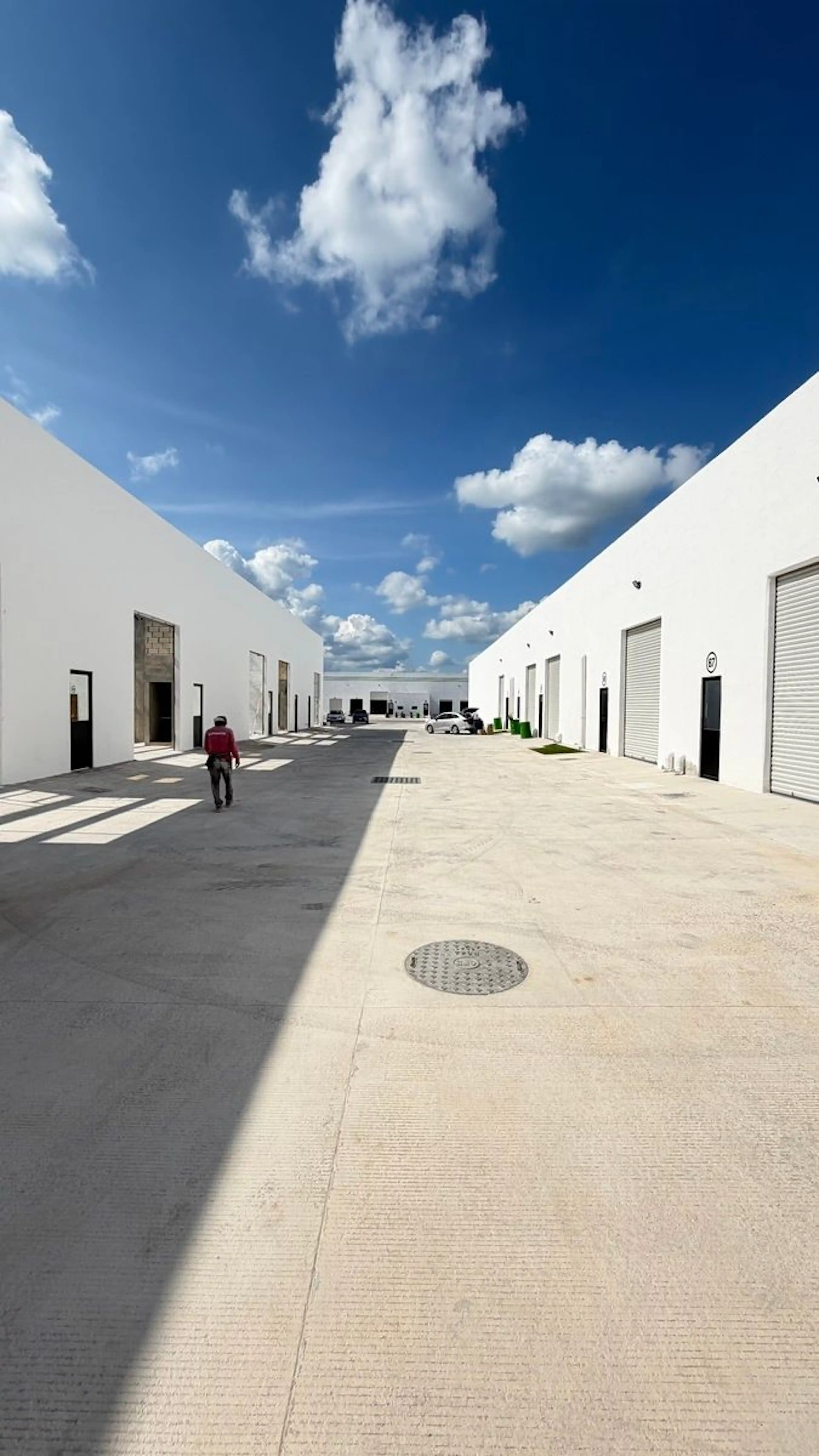 Bodegas desde 236m2 hasta 300 m2 con Anden comunal