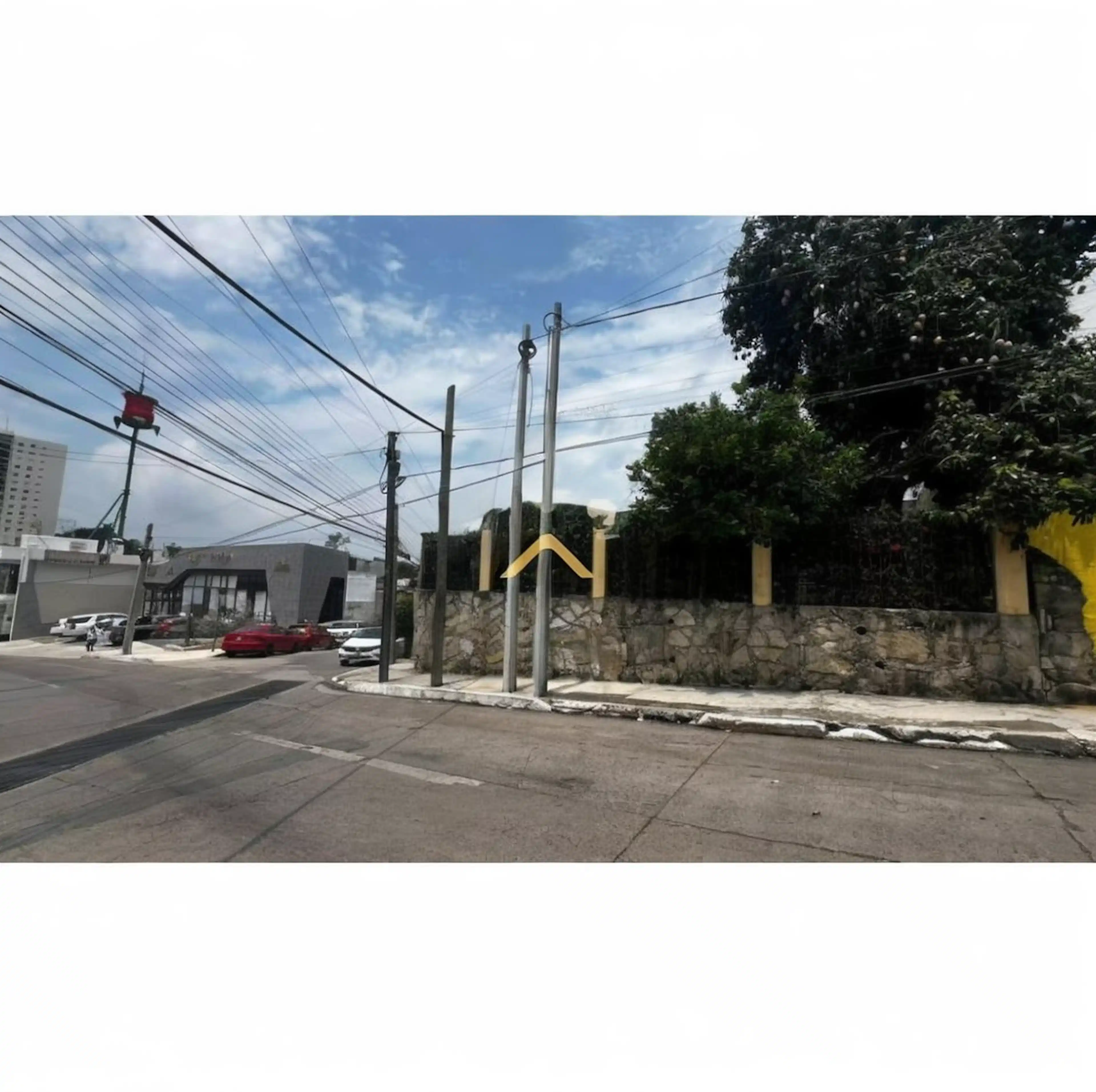 Terreno en Venta esquina sobre Faja de Oro en Pretrolera
