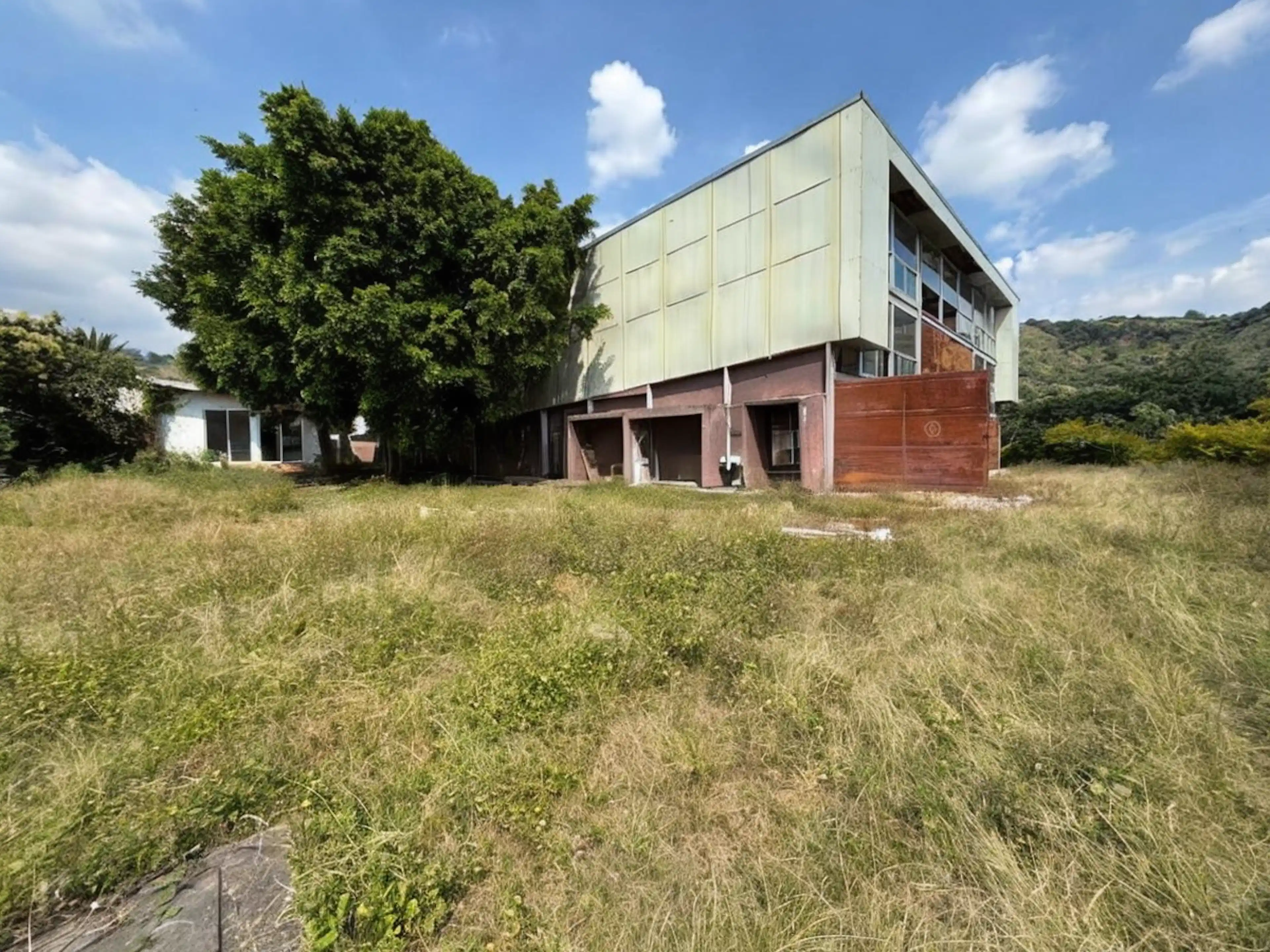 Terreno en Venta en Morelos con Nave industrial, Totolapan