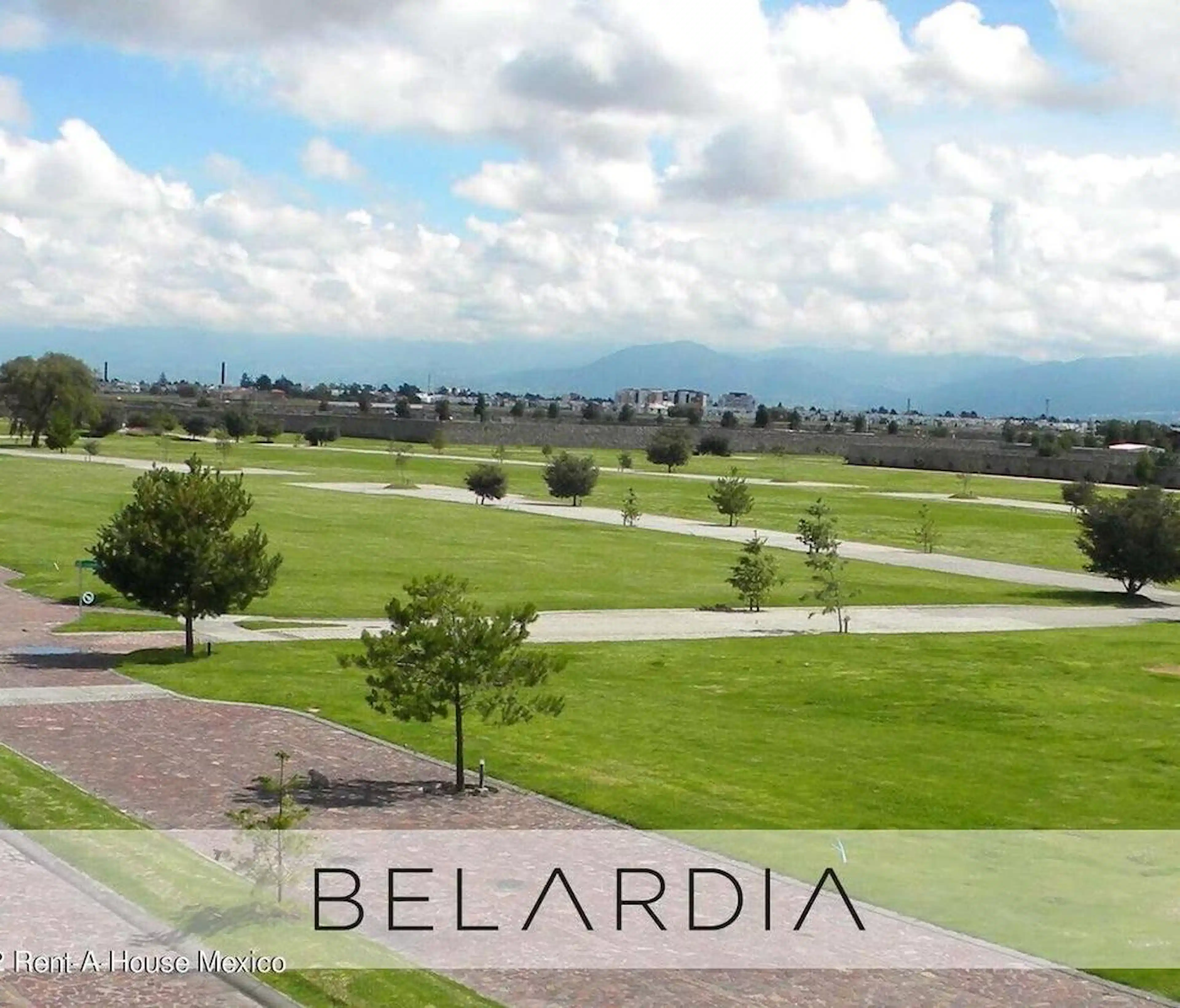Terreno en Venta en Metepec,Llano Grande. ZG 24-635