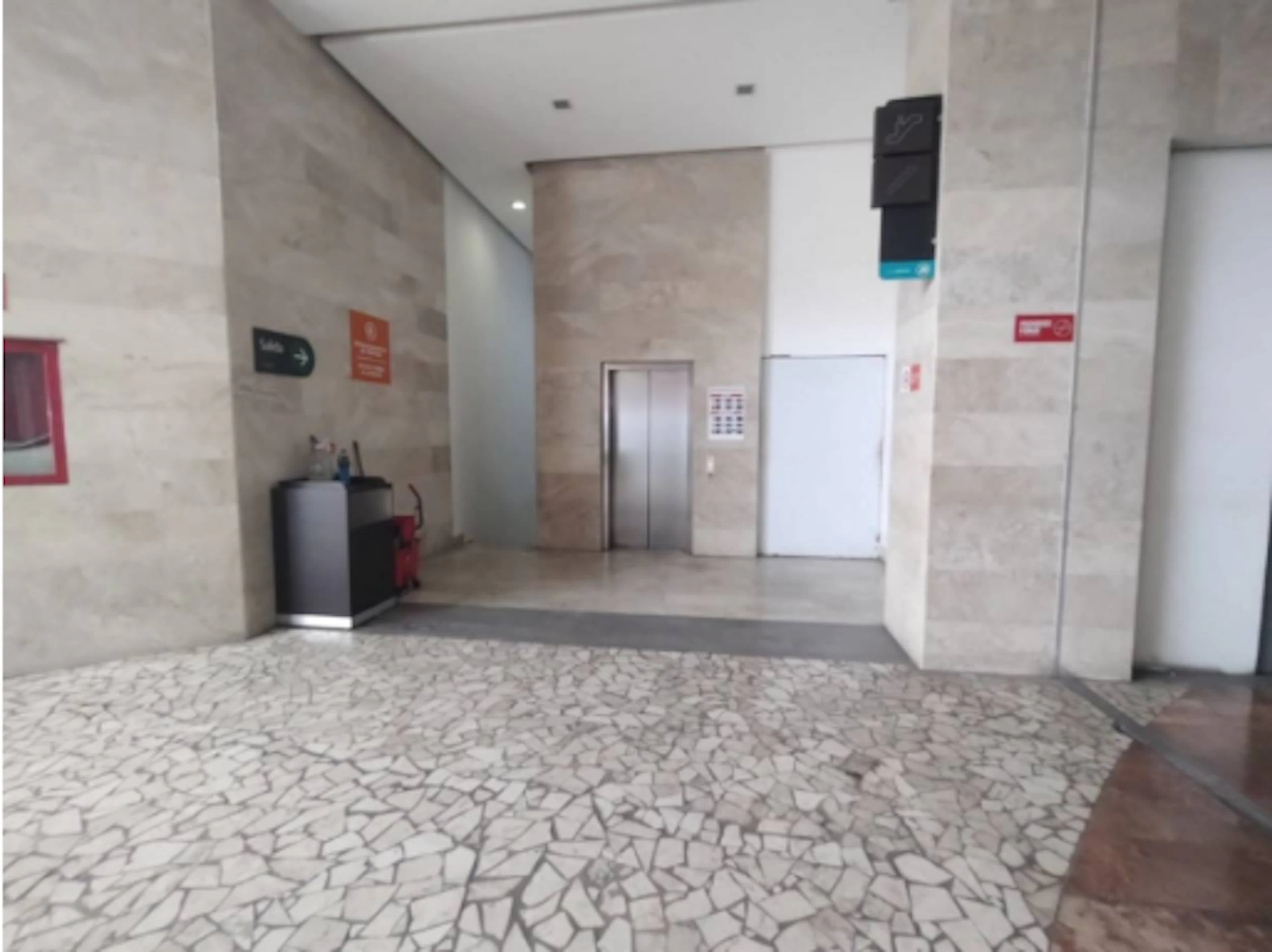 Local Comercial Spot2
