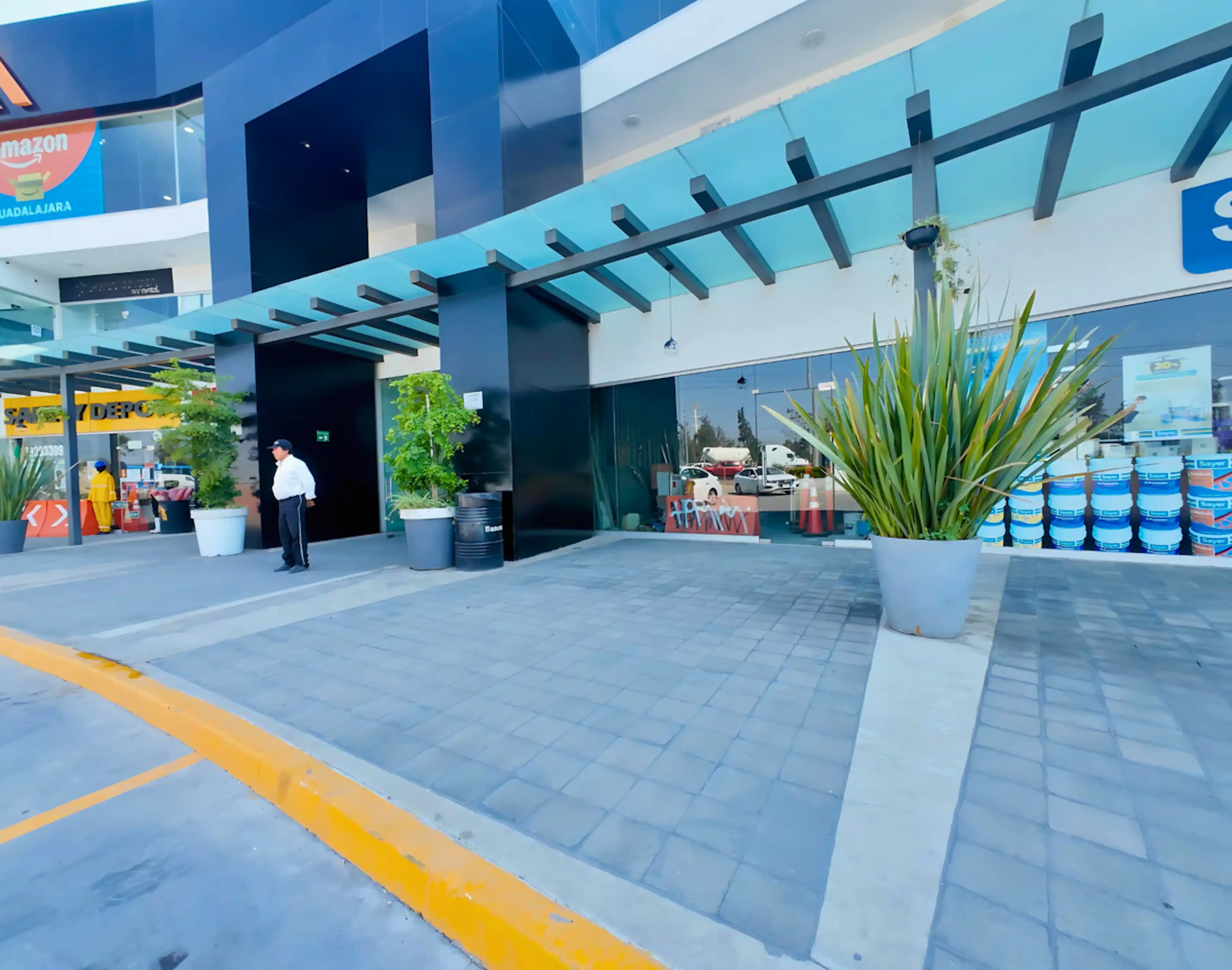 Local En Renta | 428 M2 | Montenegro Plaza - Carr. Gdl - Chapala - Las Pintas