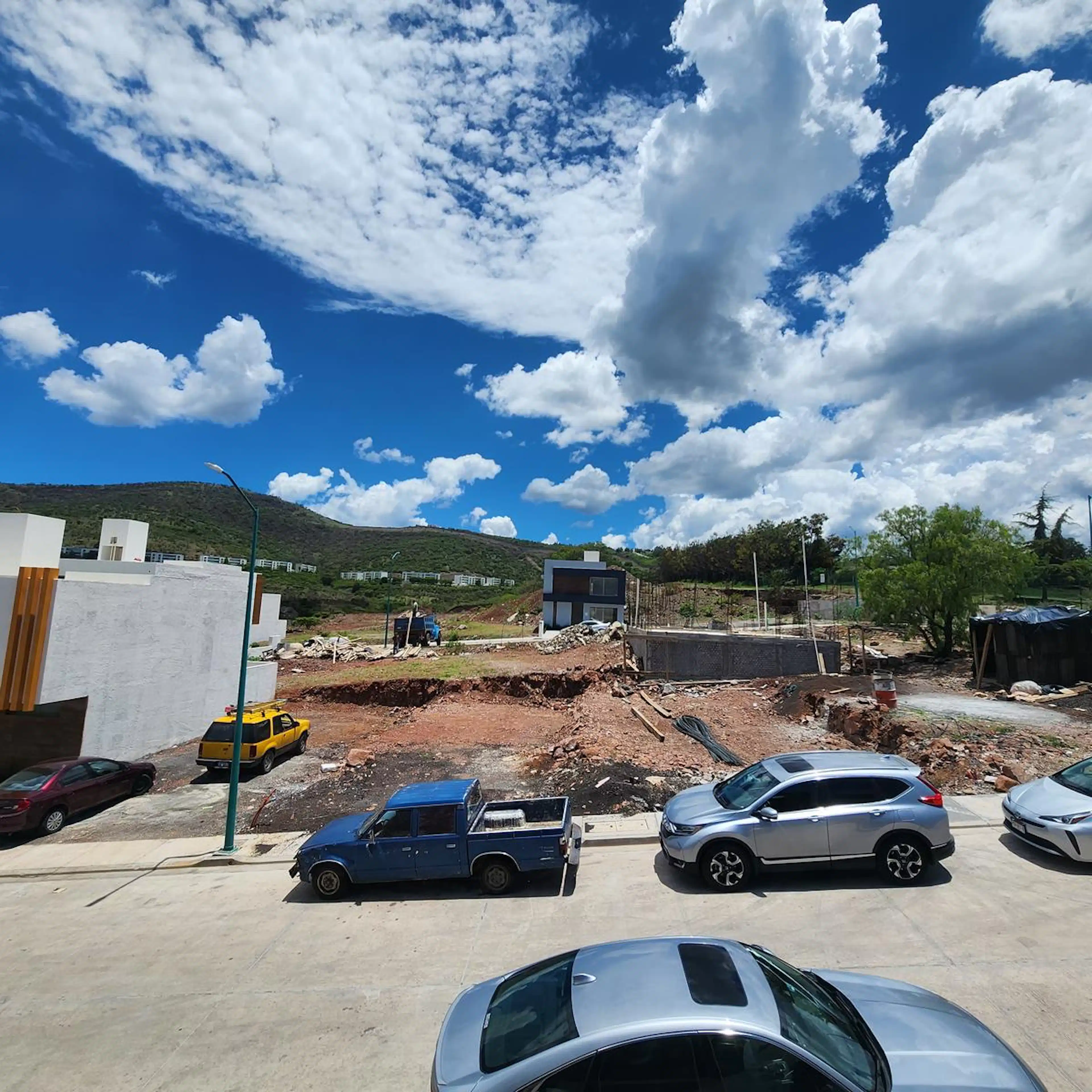 Terreno Fraccionamiento Privado Cañadas En Zona De Hospitales Con Lago Y Canchas Multideportivas
