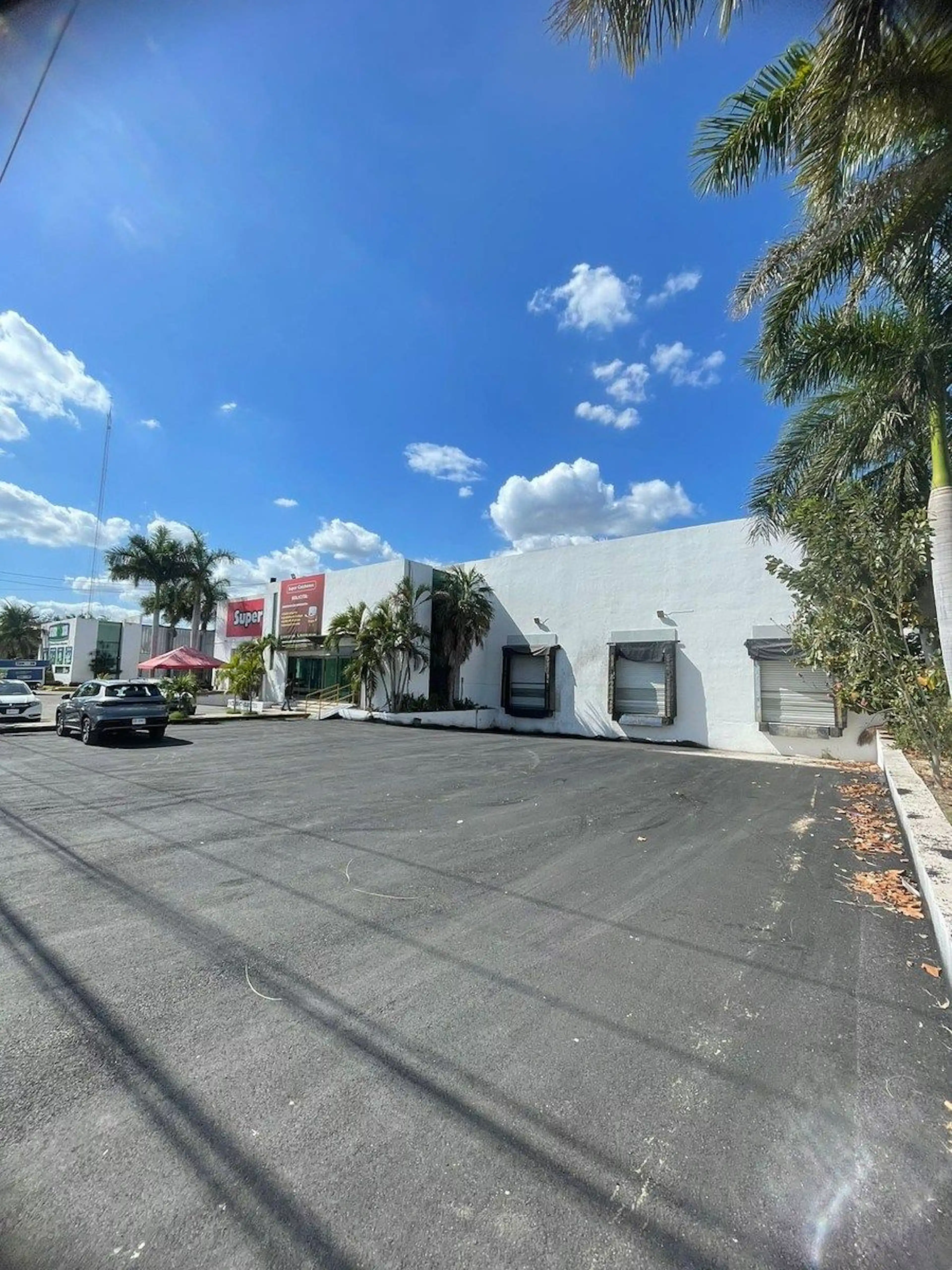 Bodega 1,600 m2 Sobre Periférico con Patio de Maniobras