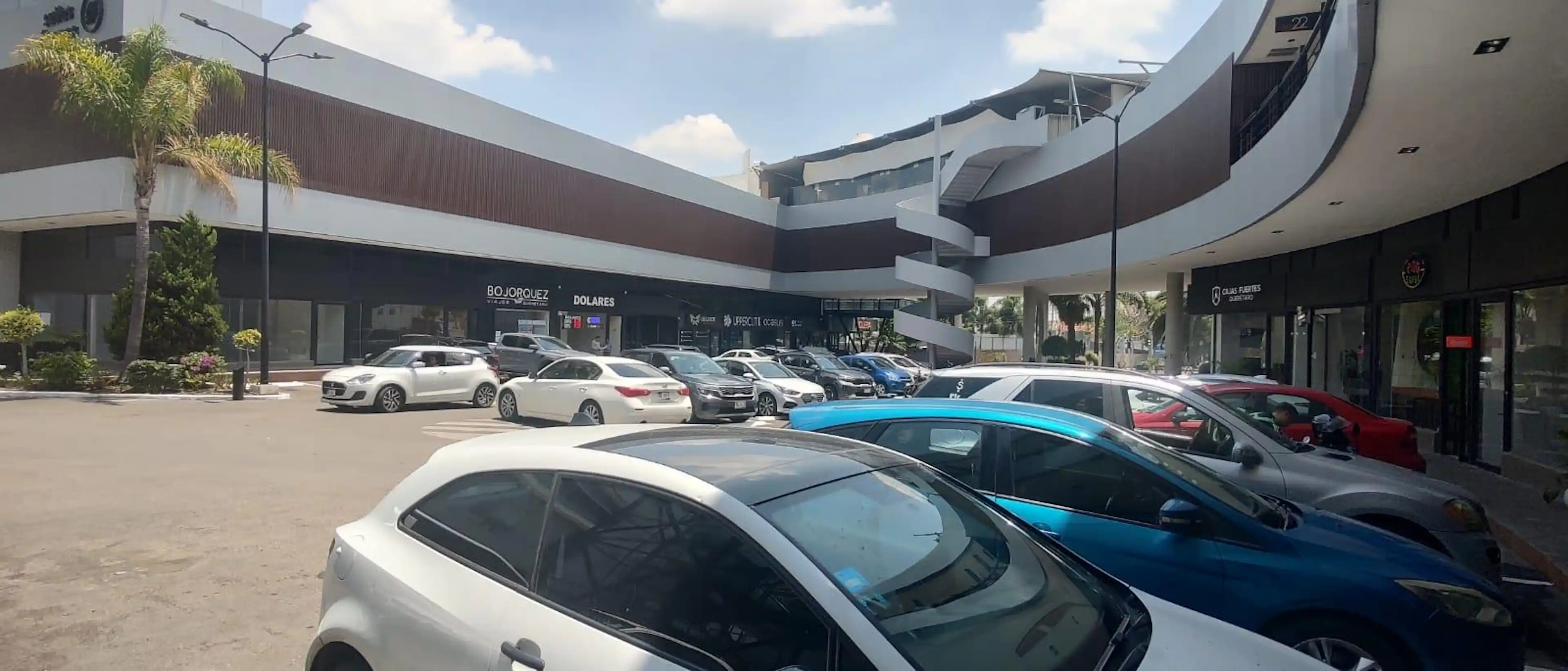 Local Comercial En Renta En  Corregidora Y Bernardo Quintana  Frente A Plaza Del Parque S/n