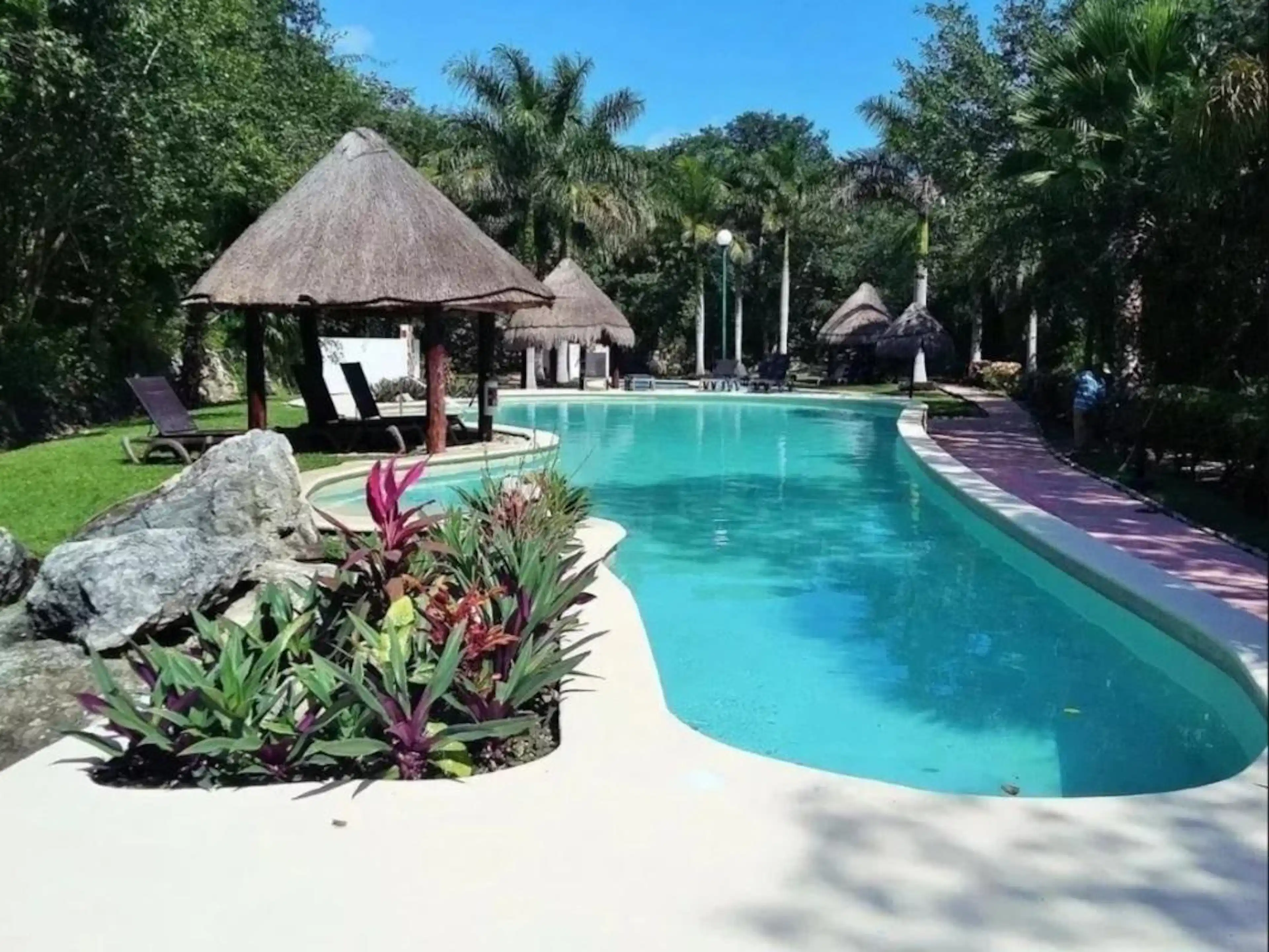 Lote Residencial En Venta En Puerto Morelos | Terreno En Esquina Cerca Del Mar Caribe |  C4040