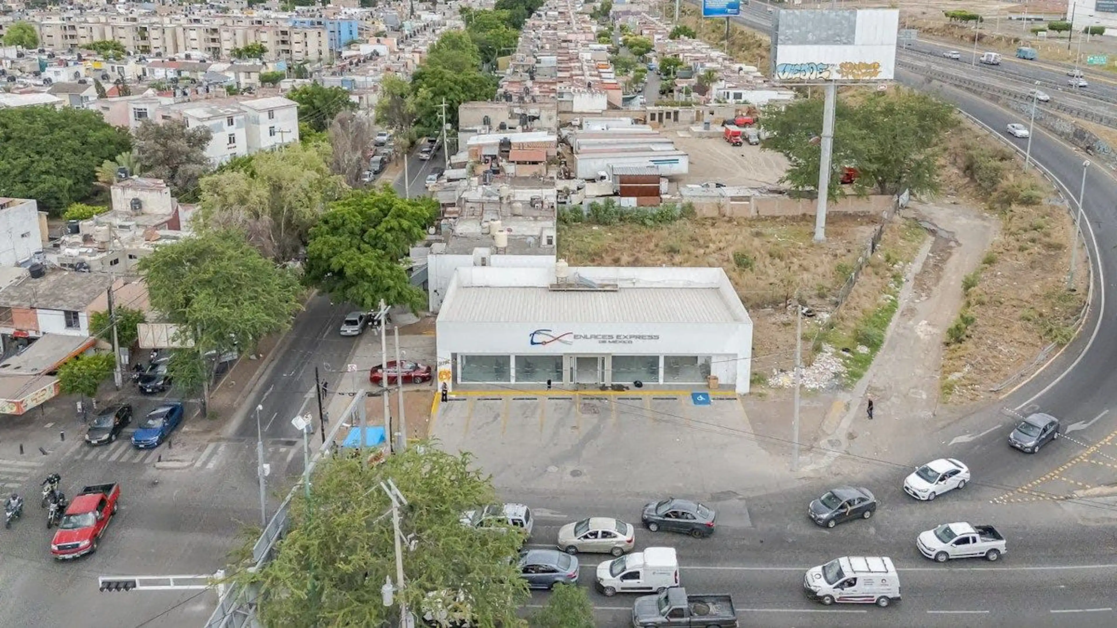 Av. Real Camichines 147