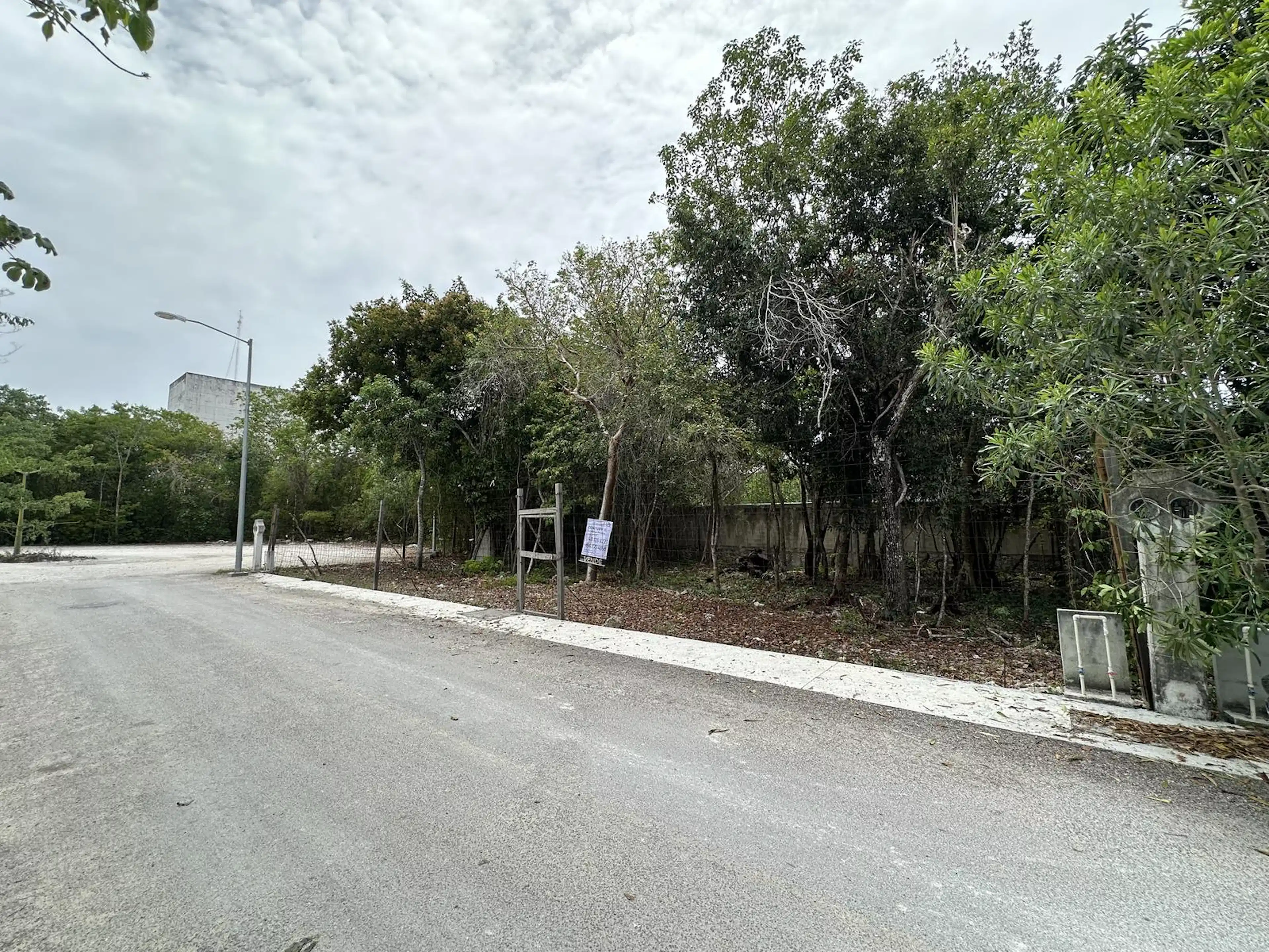 Lote En Venta En Playa Del Carmen Con Uso De Suelo Mixto Comercial