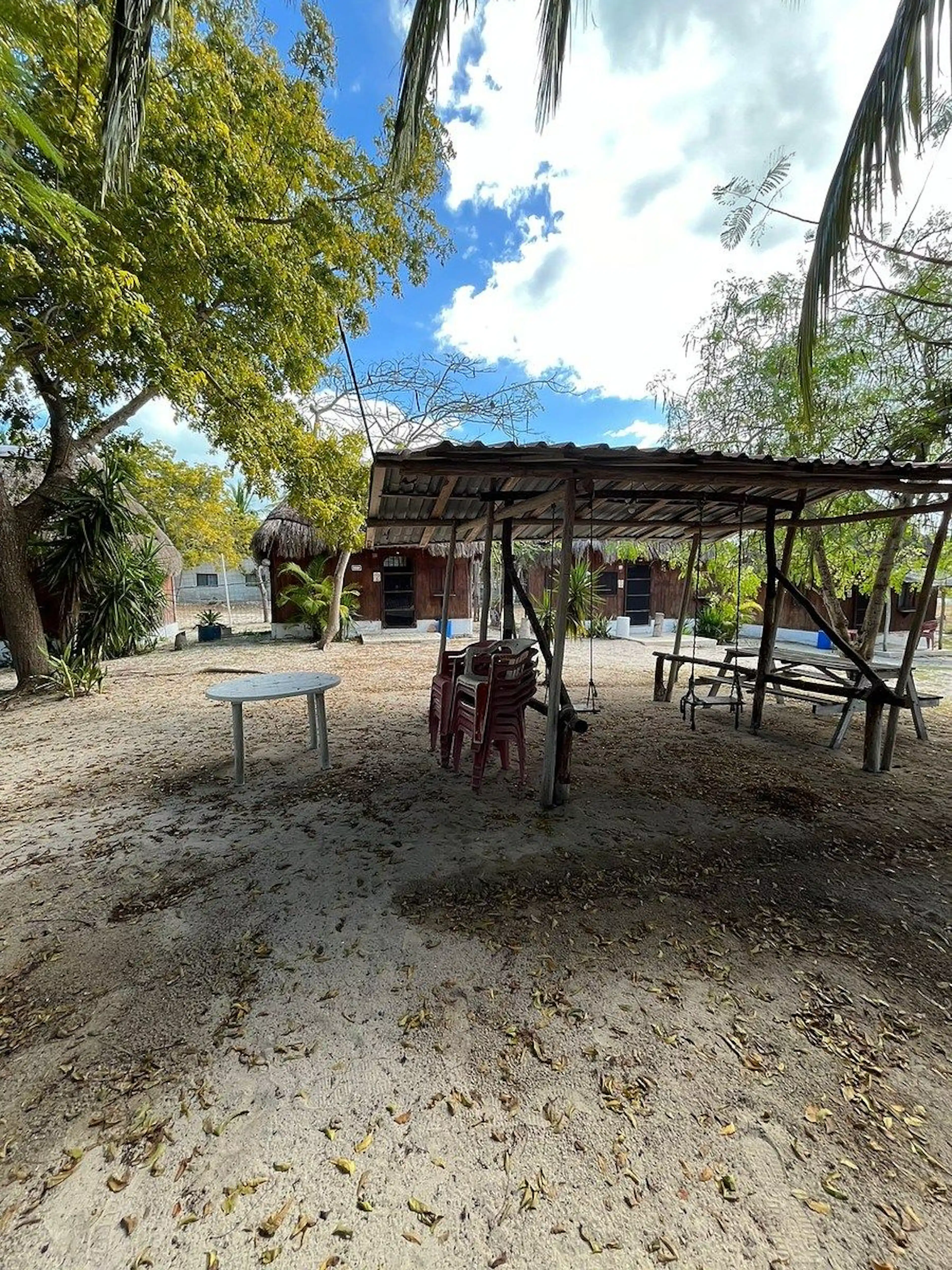 3272 M2 CON CABAÑAS Y CASA EN CHELEM