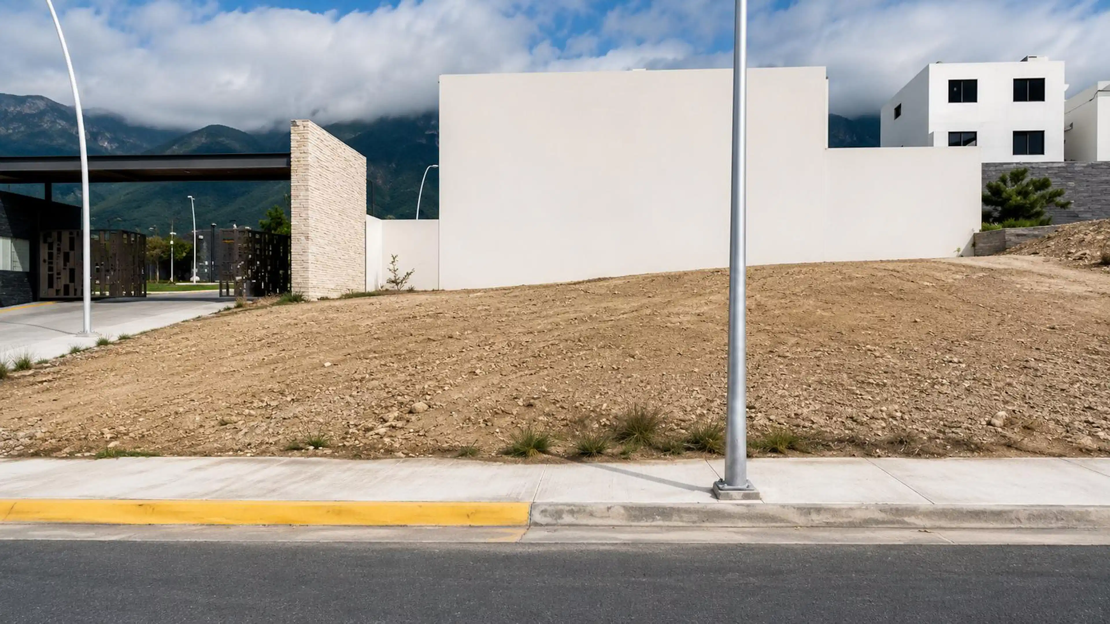 RENTA TERRENO COMERCIAL 918 M2 CUMBRES DEL SOL - SOLO FRANQUICIAS
