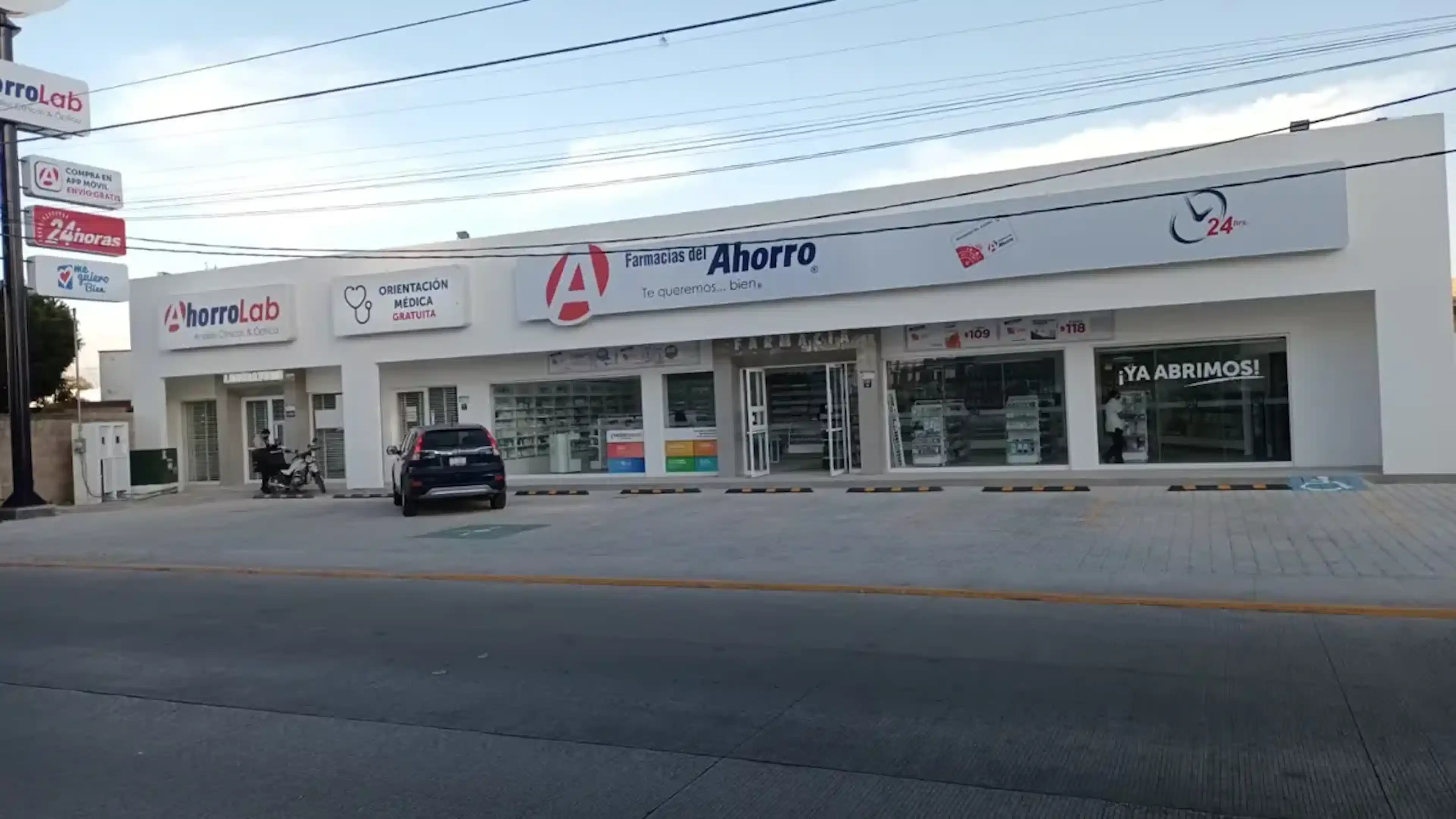Boulevard De Los Reyes 100