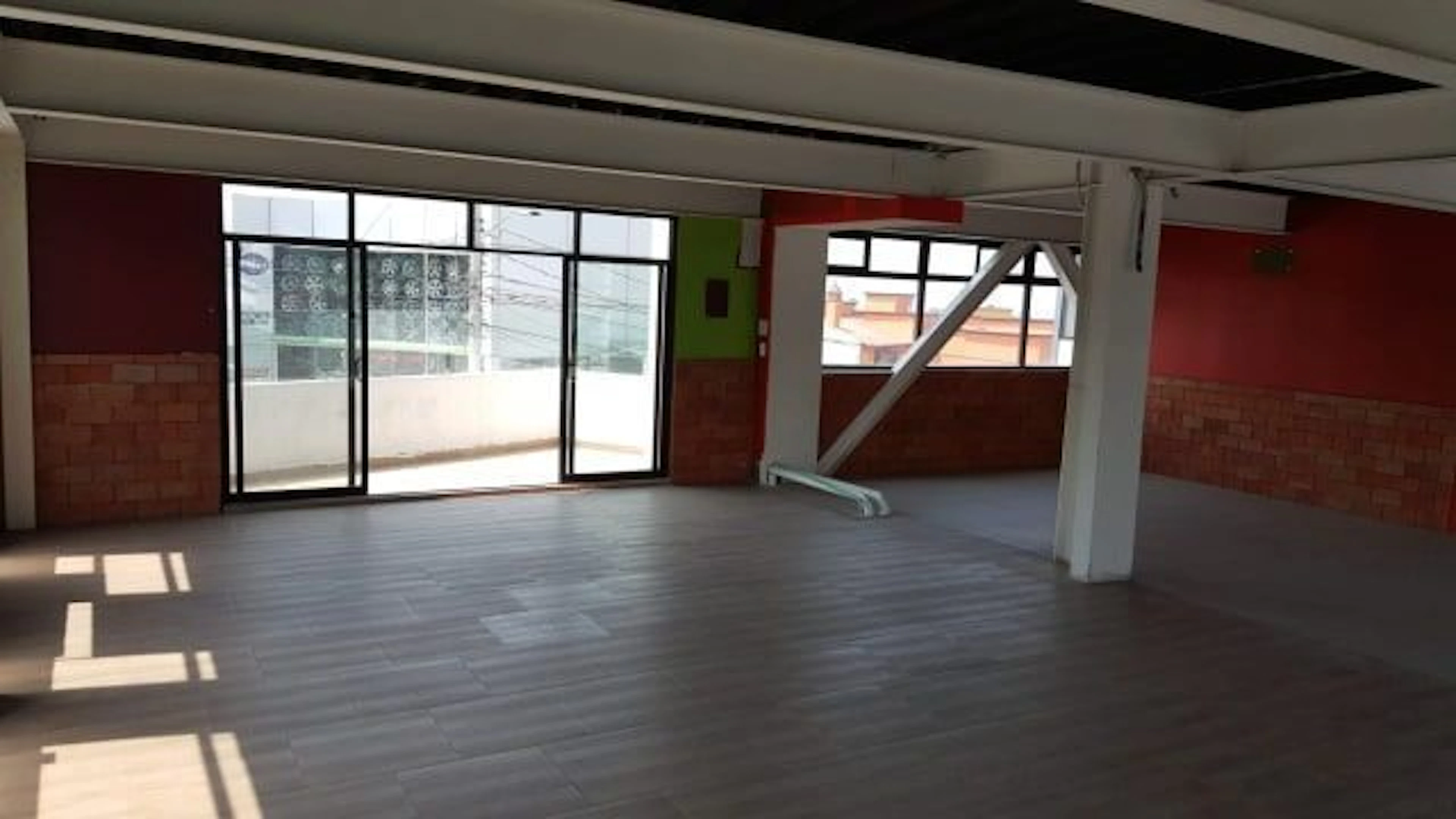 Local Comercial Spot2