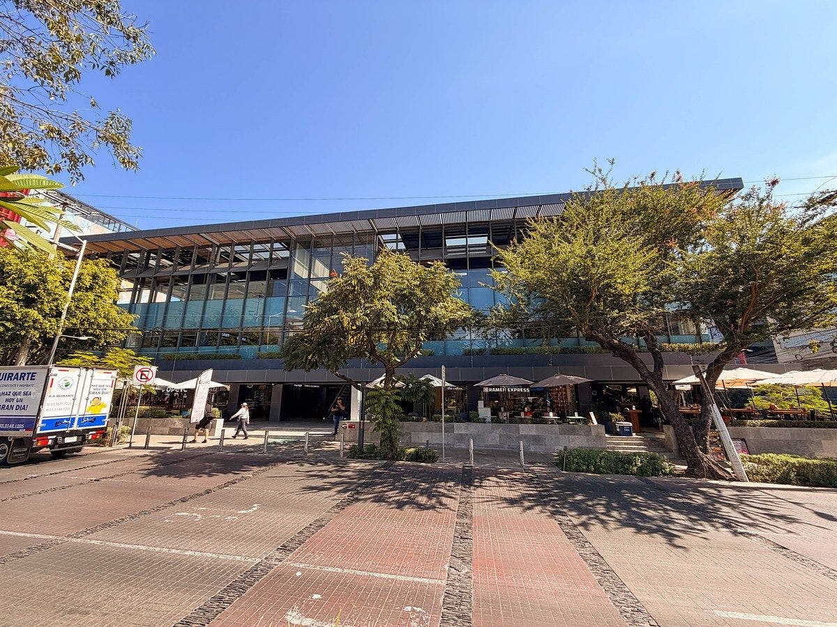 Local Comercial Spot2