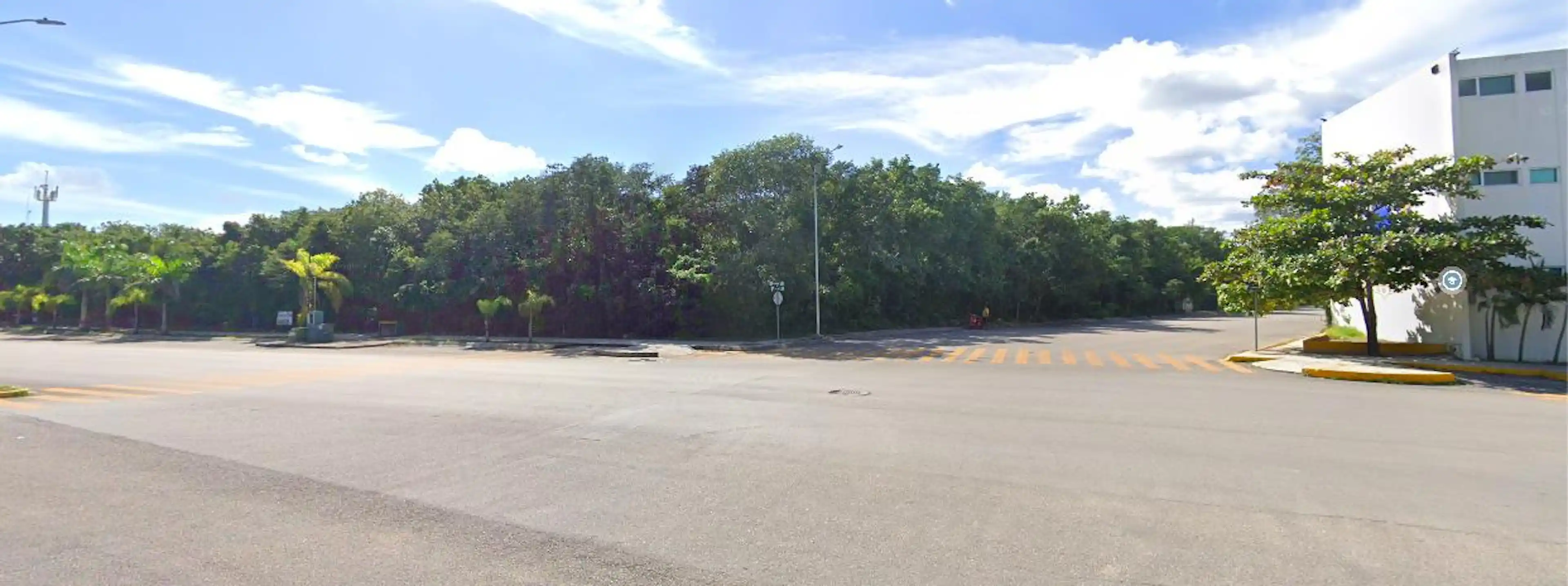 Terreno En Esquina Sobre Av Universidades  Playa Del Carmen P4294