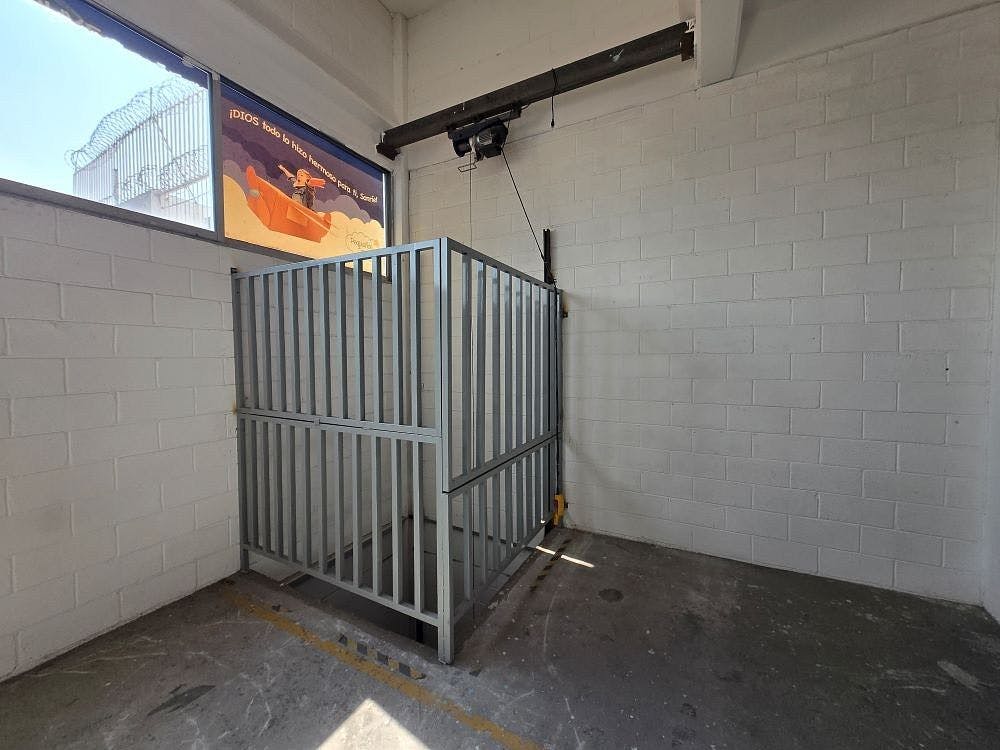 Local Comercial Spot2