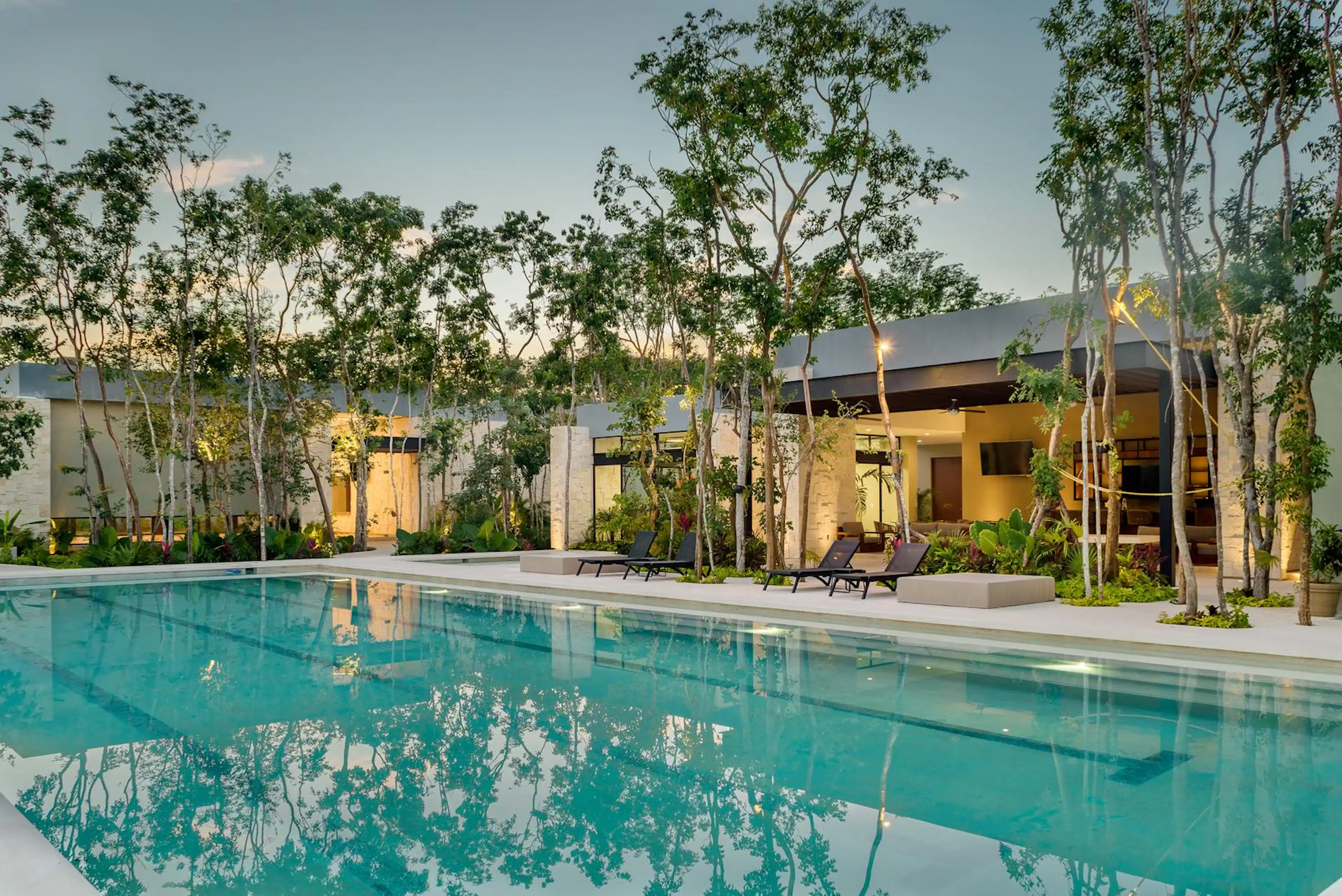 Lote A La Venta En Playa Del Carmen  Con Alberca, Gym