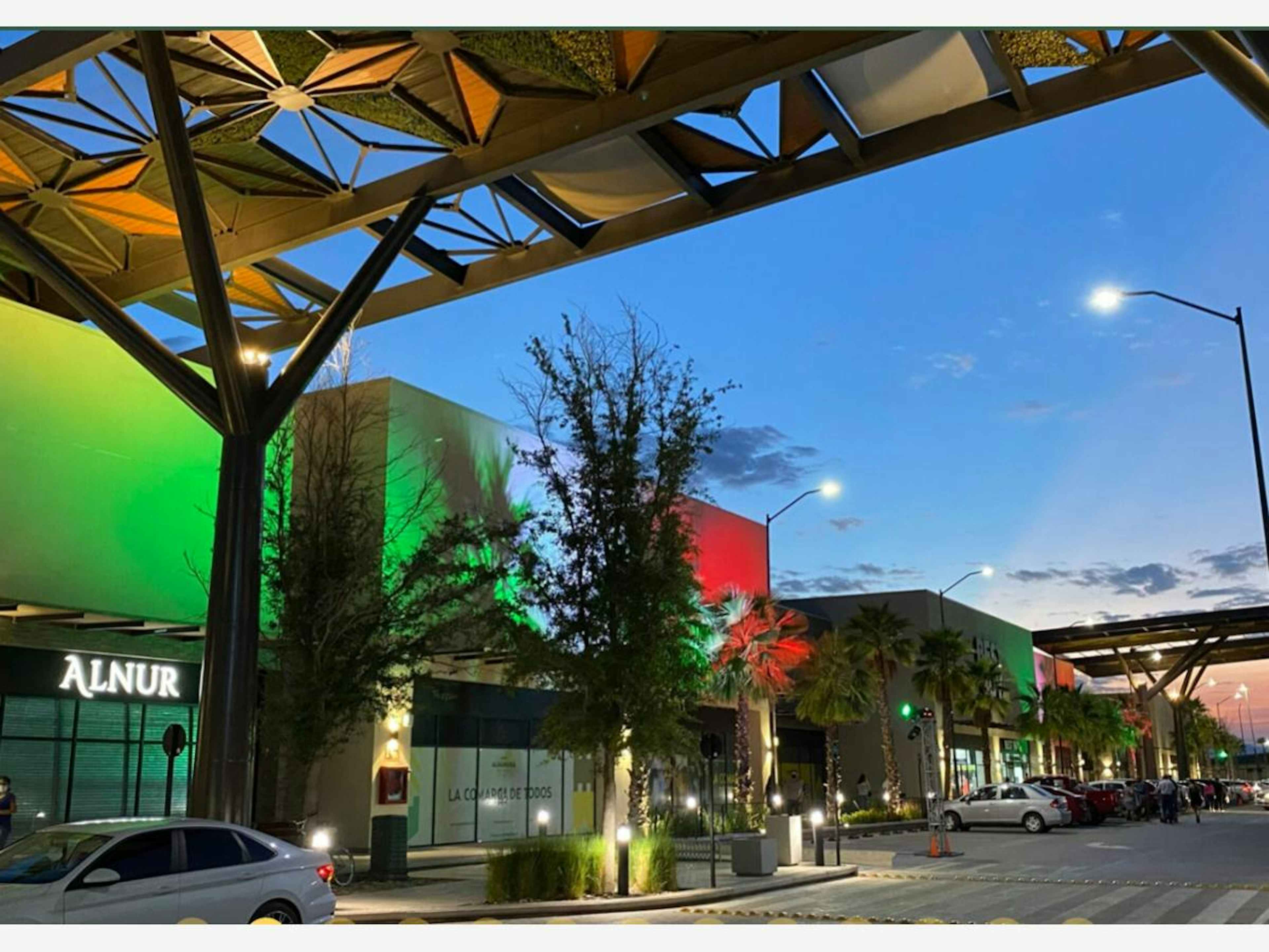 Periférico Raúl López Sánchez 5000