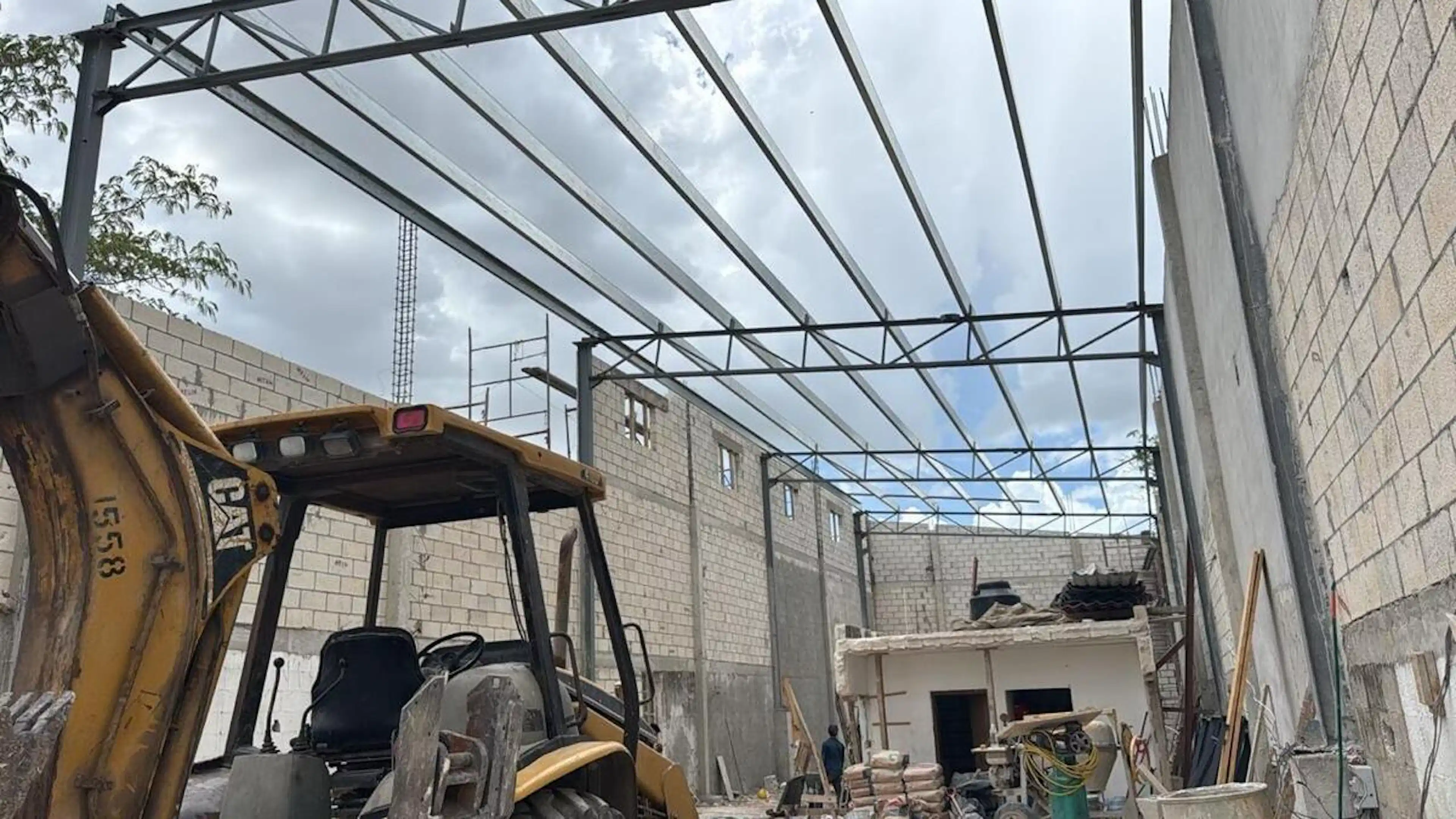 Bodega de 400 m2 sobre carretera