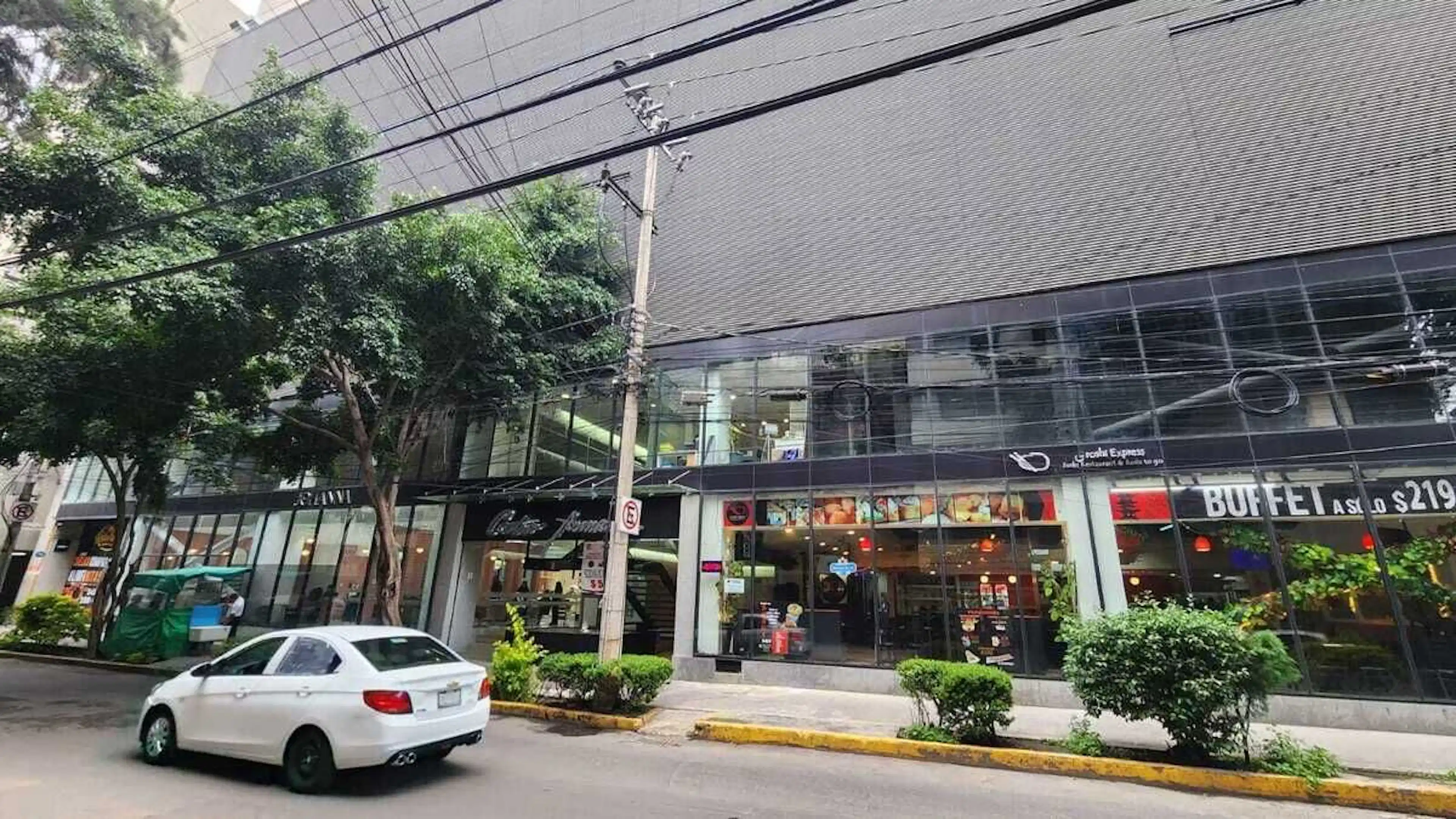 LOCAL EN 1 ER PISO EN CENTRO ARMAND.