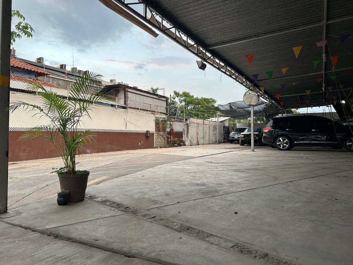 Local Comercial Spot2