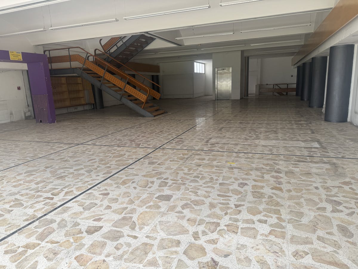 Local Comercial Spot2