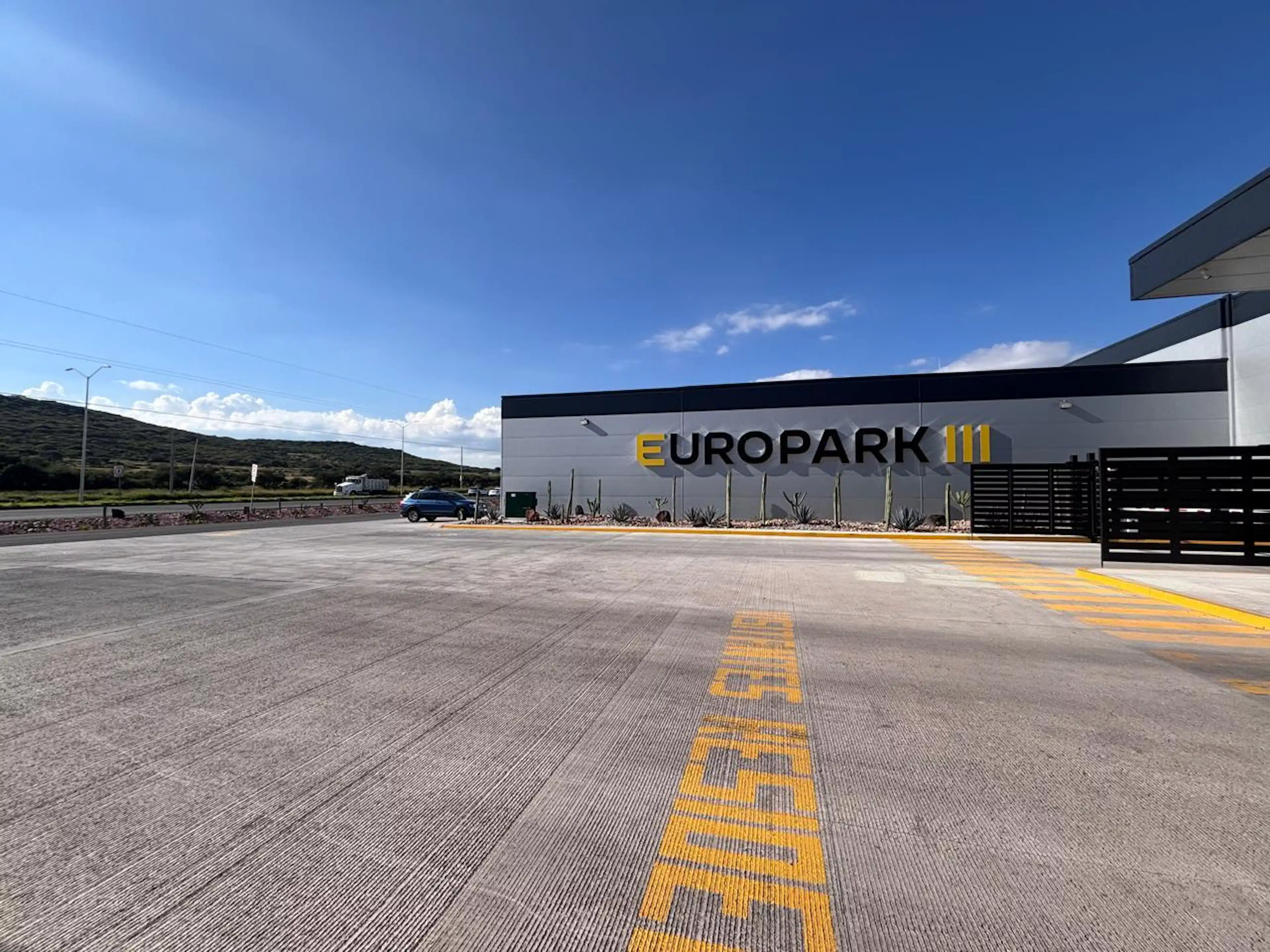 BODEGA COMERCIAL EN RENTA SOBRE EL LIBRAMIENTO NORPONIENTE, QUERÉTARO S/N