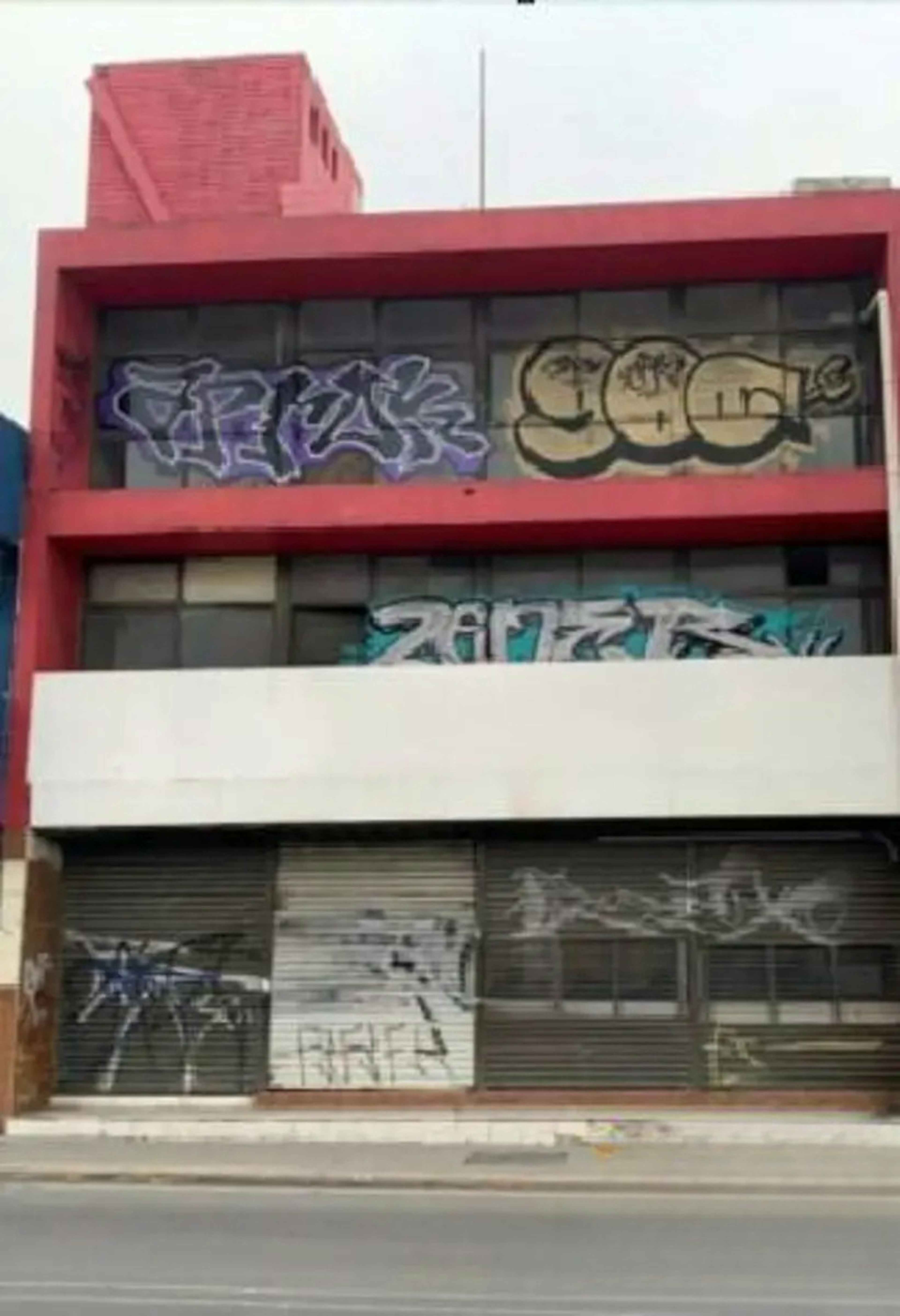 Av. Felix Uresti Gomez