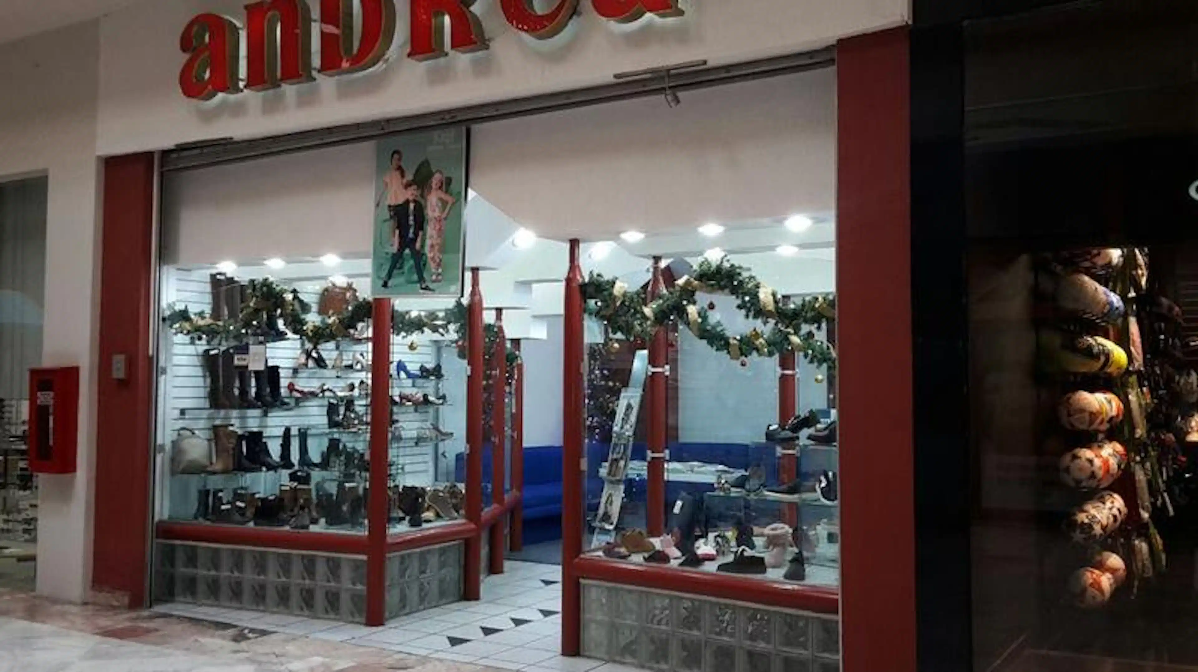 ELO-430 VENTA DE LOCAL EN PLAZA TRES ARCOS TAMPICO TAMAULIPAS S/N
