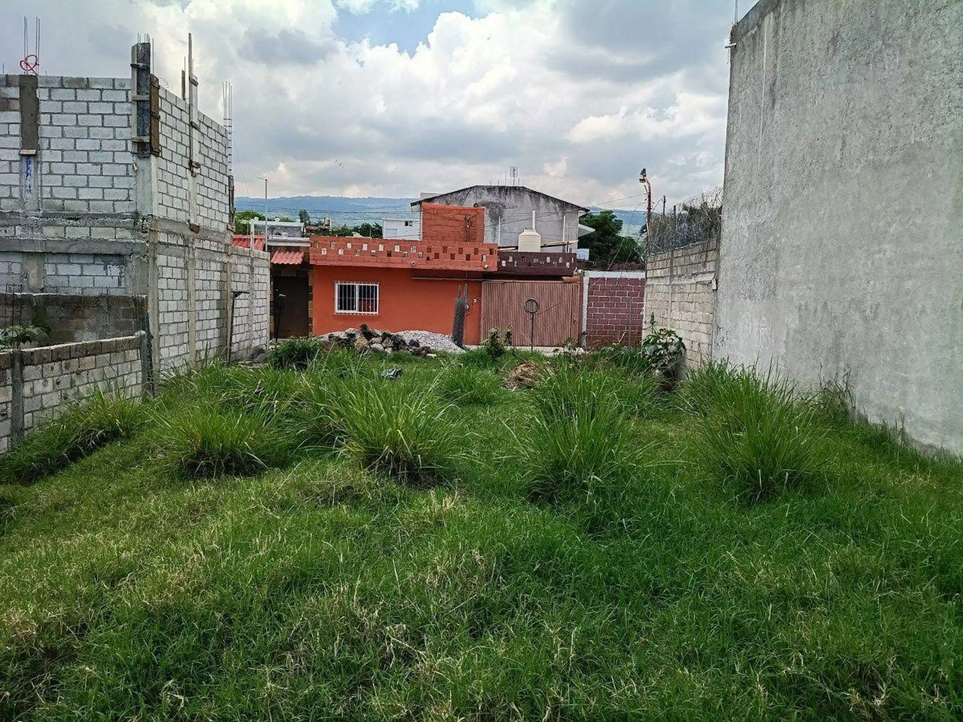 TERRENO PLANO ZONA UNILA.