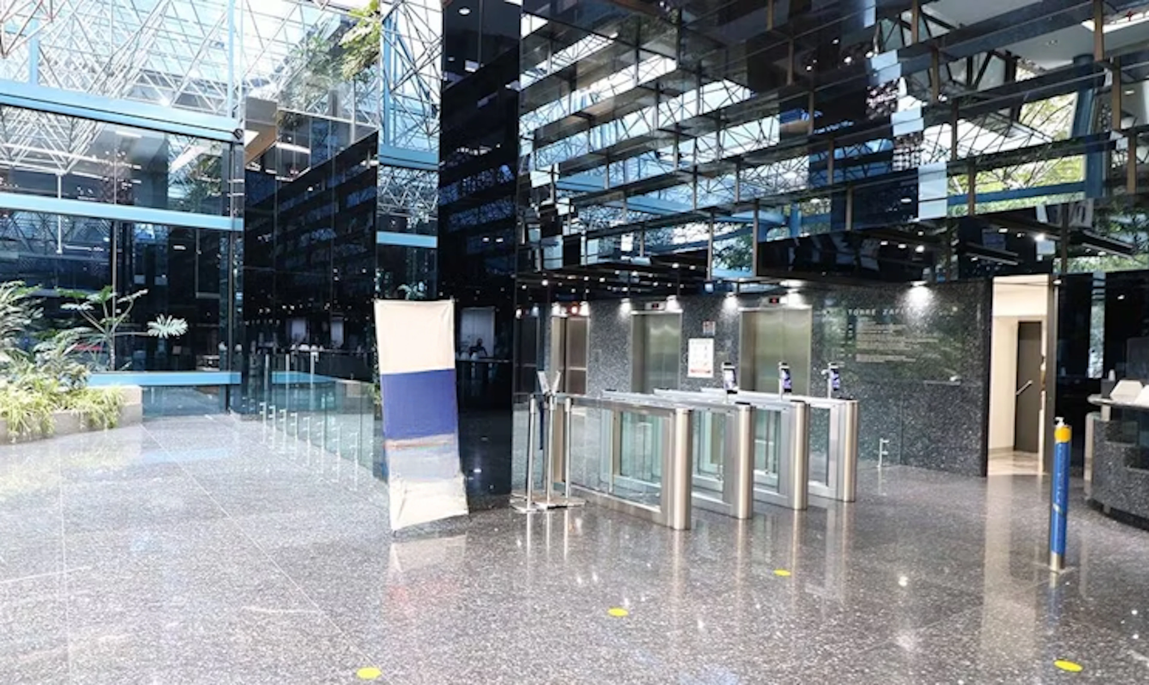 Local Comercial Spot2