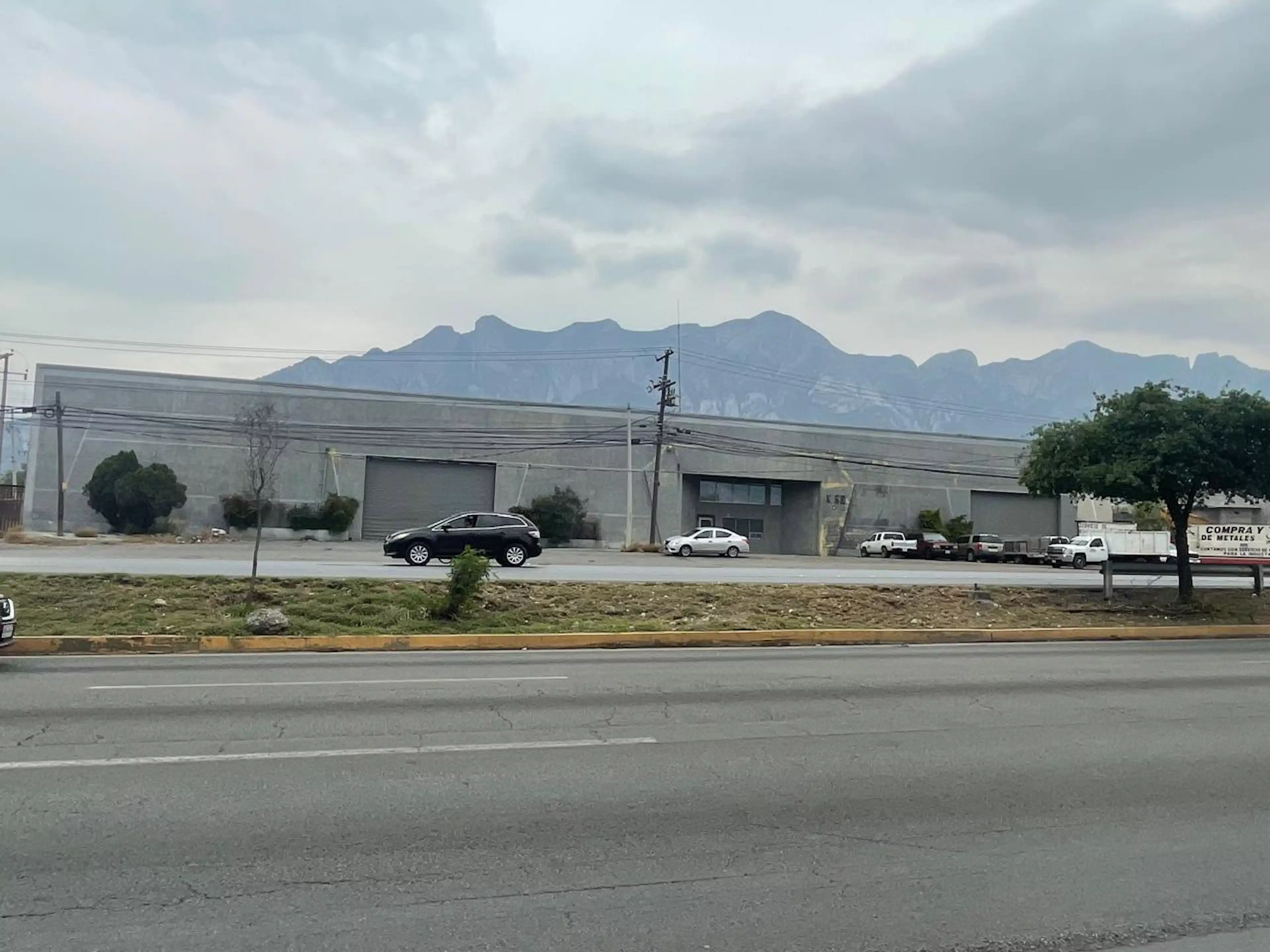 BODEGA EN RENTA INDUSTRIAL O COMERCIAL EN SANTA CATARINA S/N