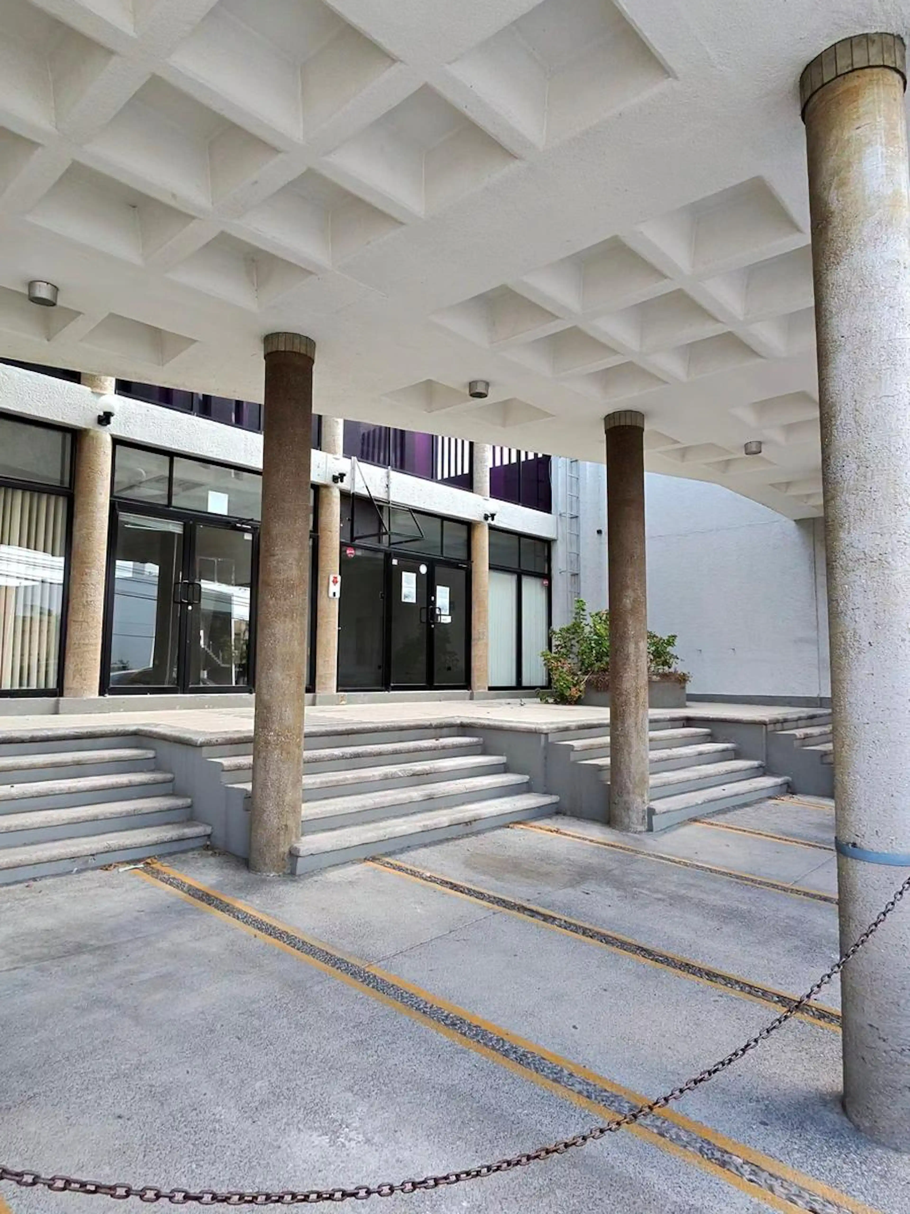 CORPORATIVO OFICINAS EN VENTA CON LOCALES COMERCIALES EN AV. MIRADOR S/N